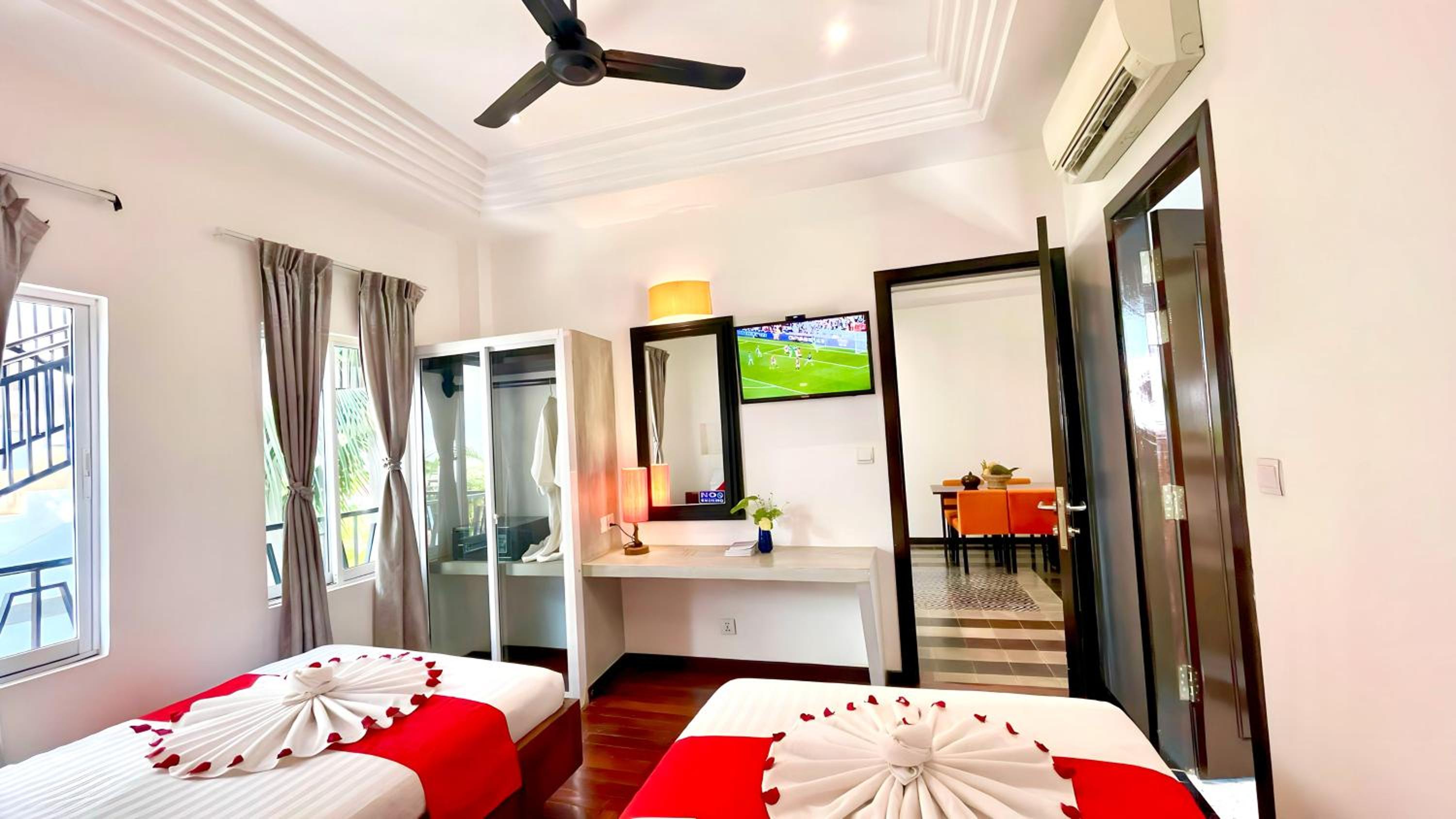 Super Family With Balcony Pool View- Free Pick Up - Photo 11