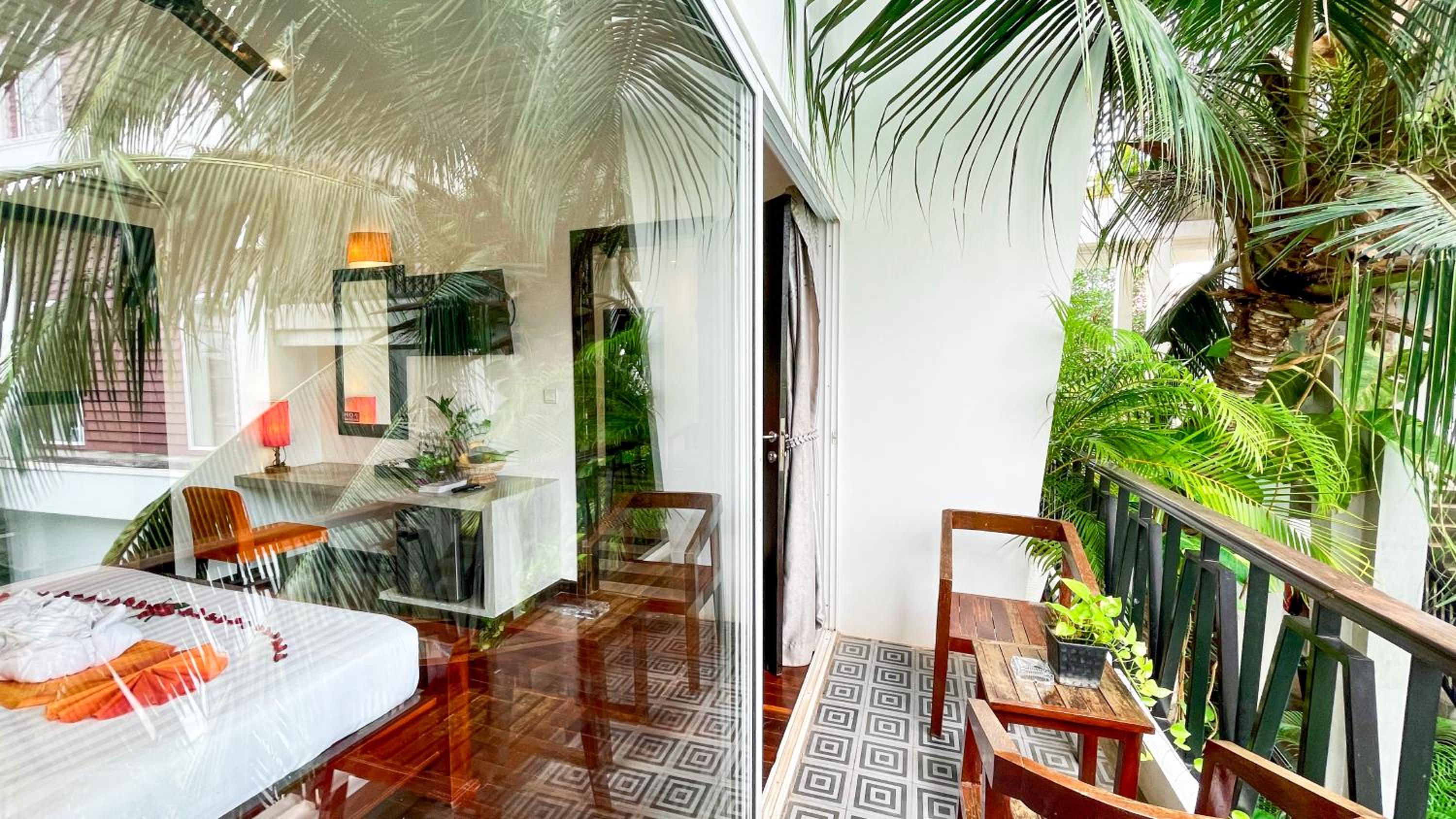 Super Family With Balcony Pool View- Free Pick Up - Photo 4
