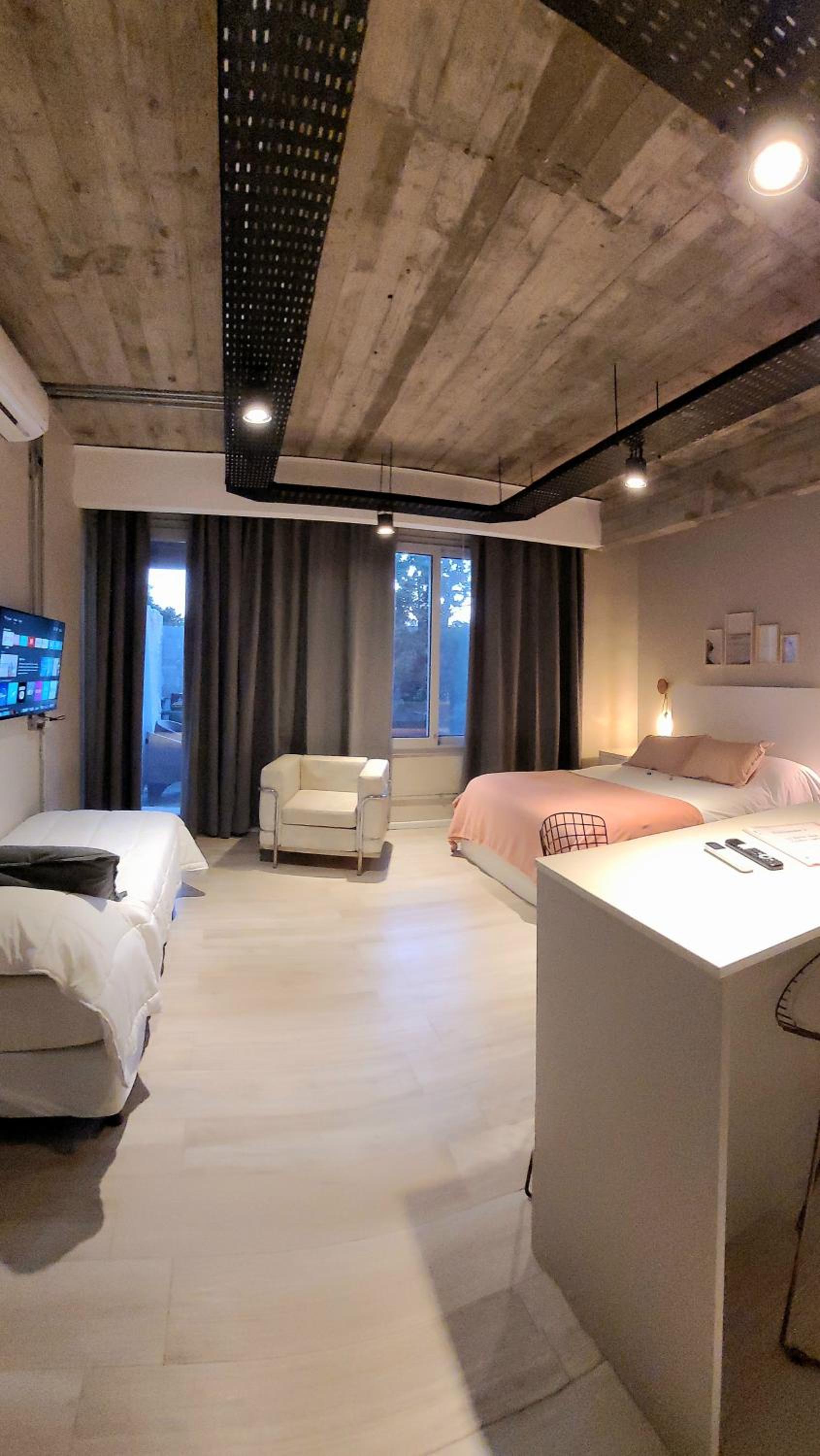 Deluxe Queen Room photo 2