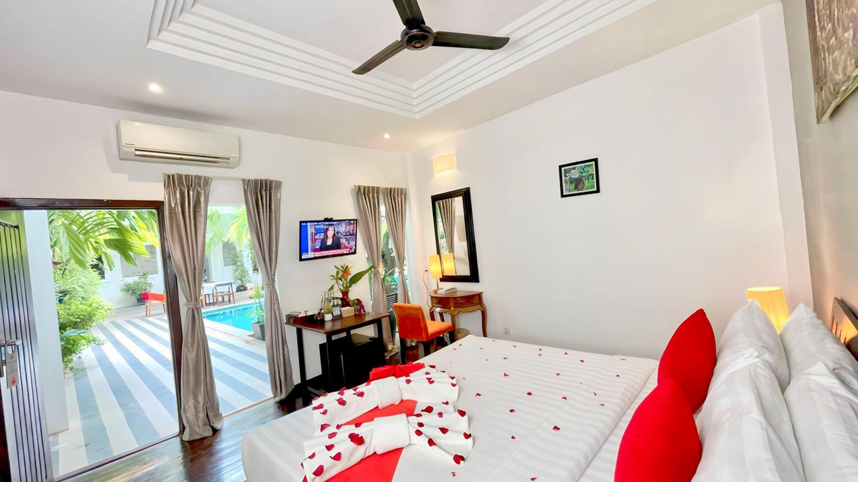 Family Suite With Balcony - Free Pick Up - Photo 15