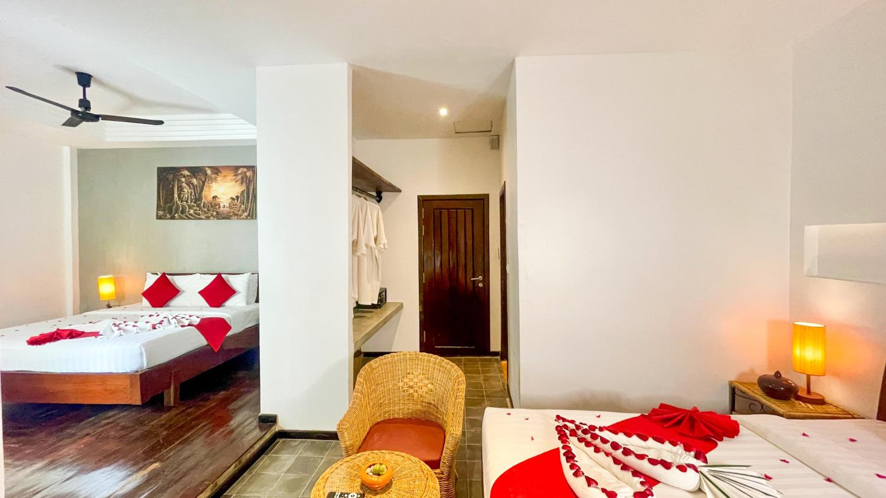 Family Suite With Balcony - Free Pick Up - Photo 16