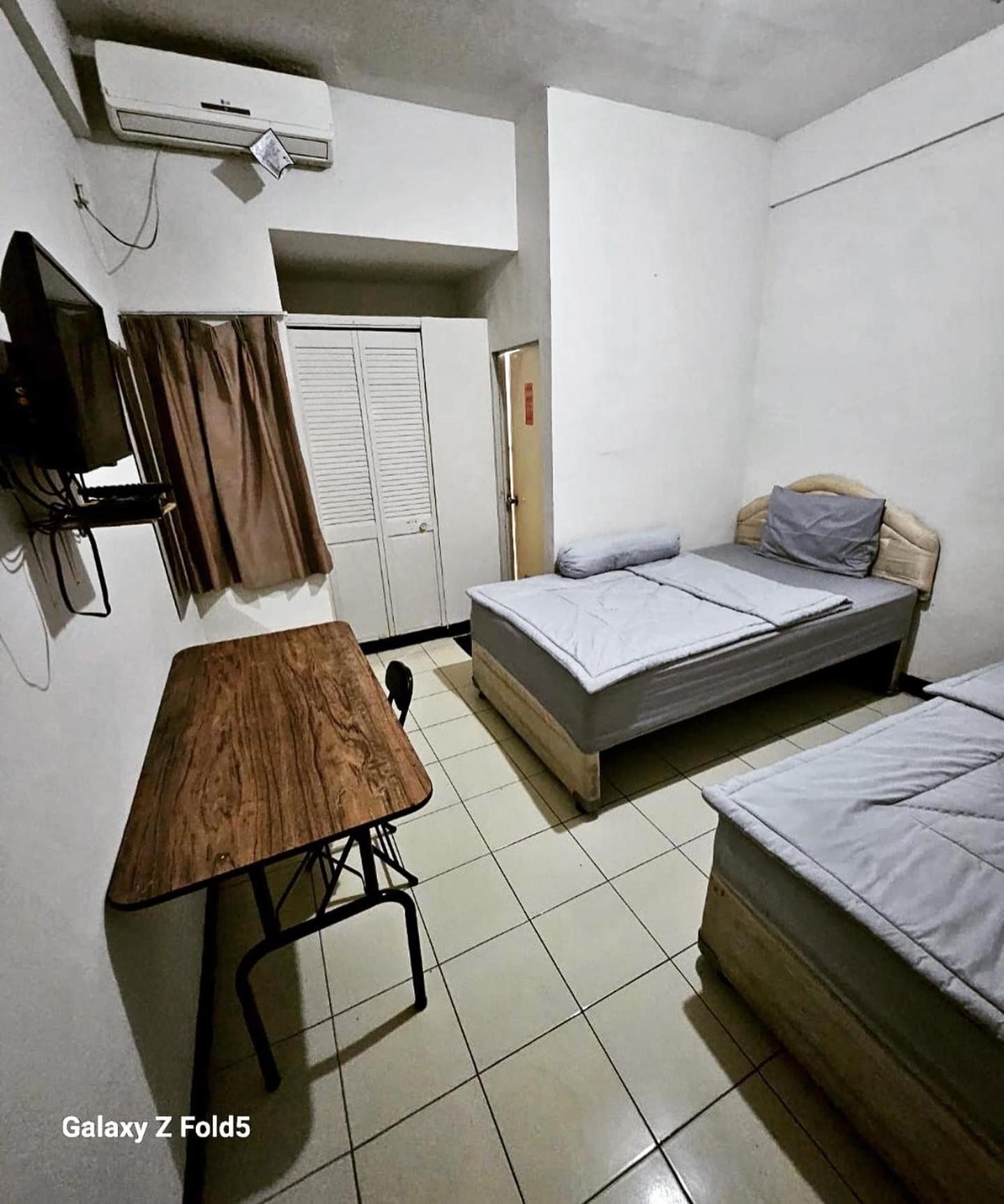 Budget Twin Room - Photo 11