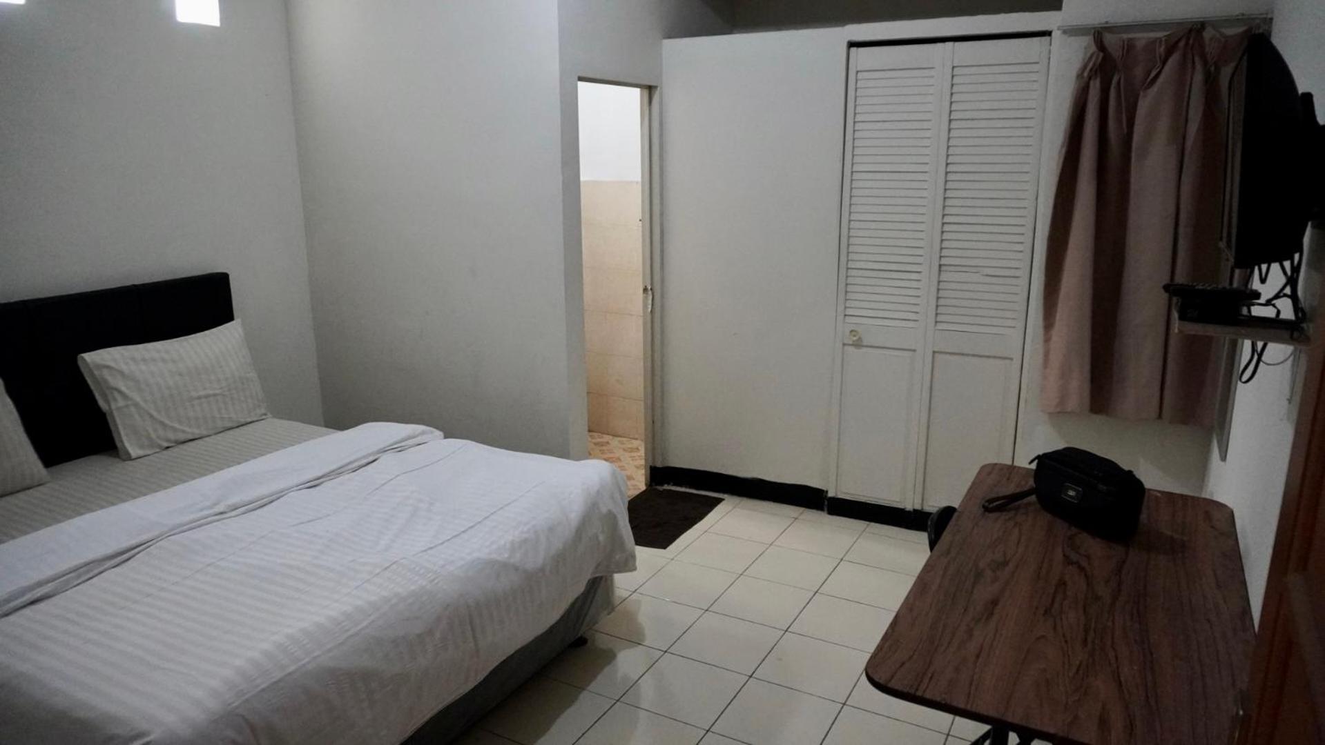 Budget Double Room - Photo 9