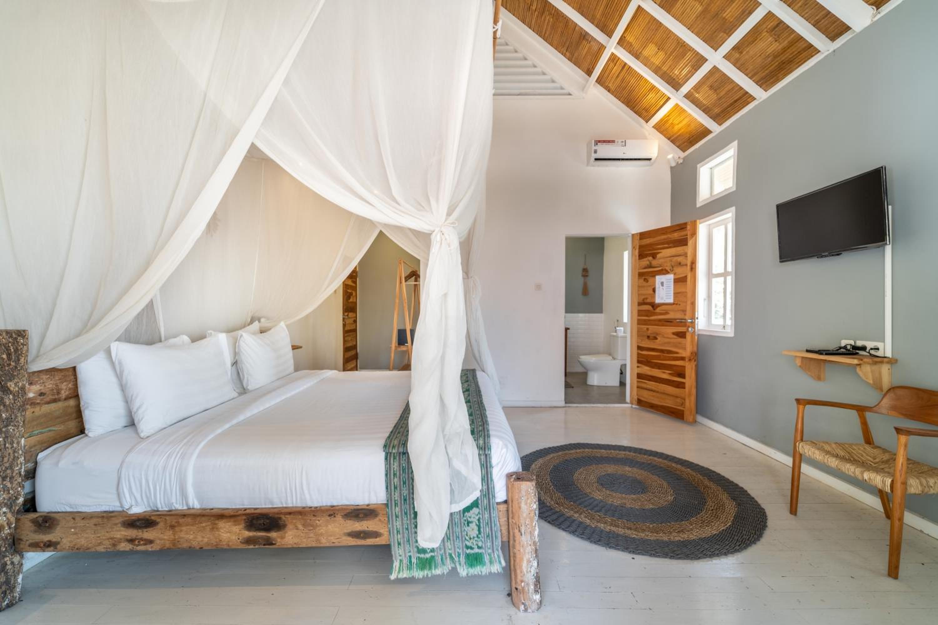 Upper Floor Deluxe Room with Private Balcony
