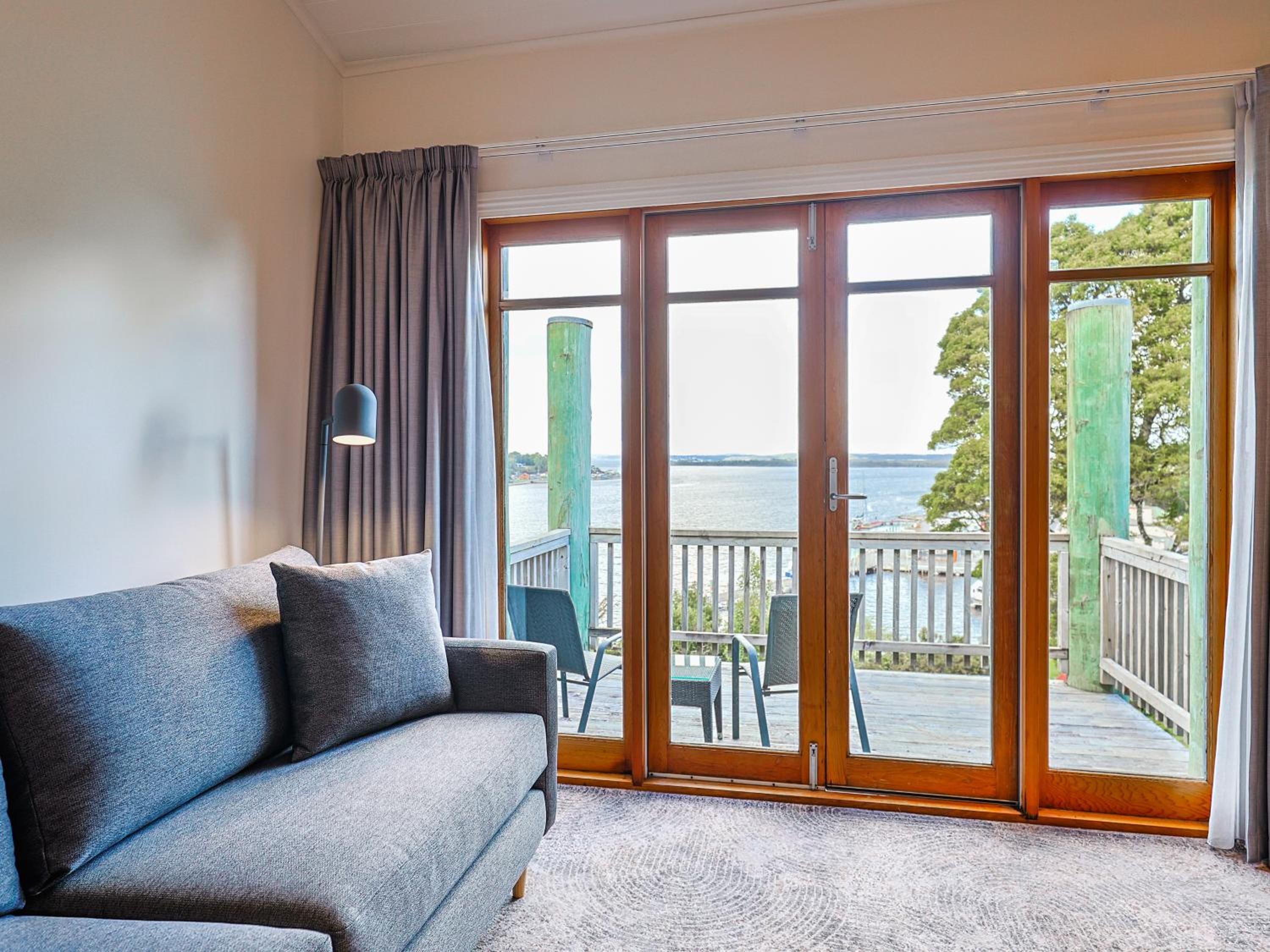 Premium King Room with Harbor View - Photo 6