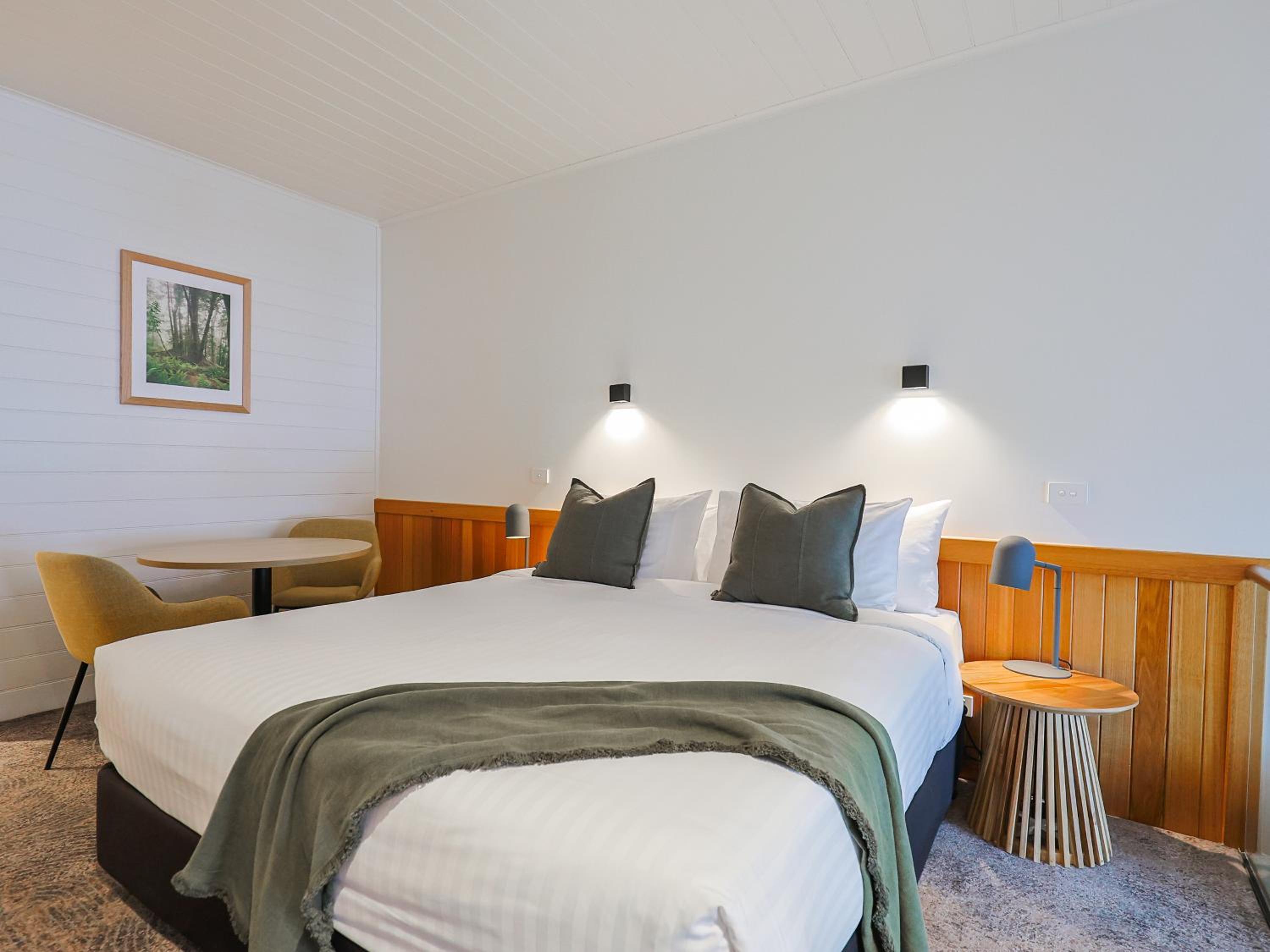 Premium King Room with Harbor View - Photo 5