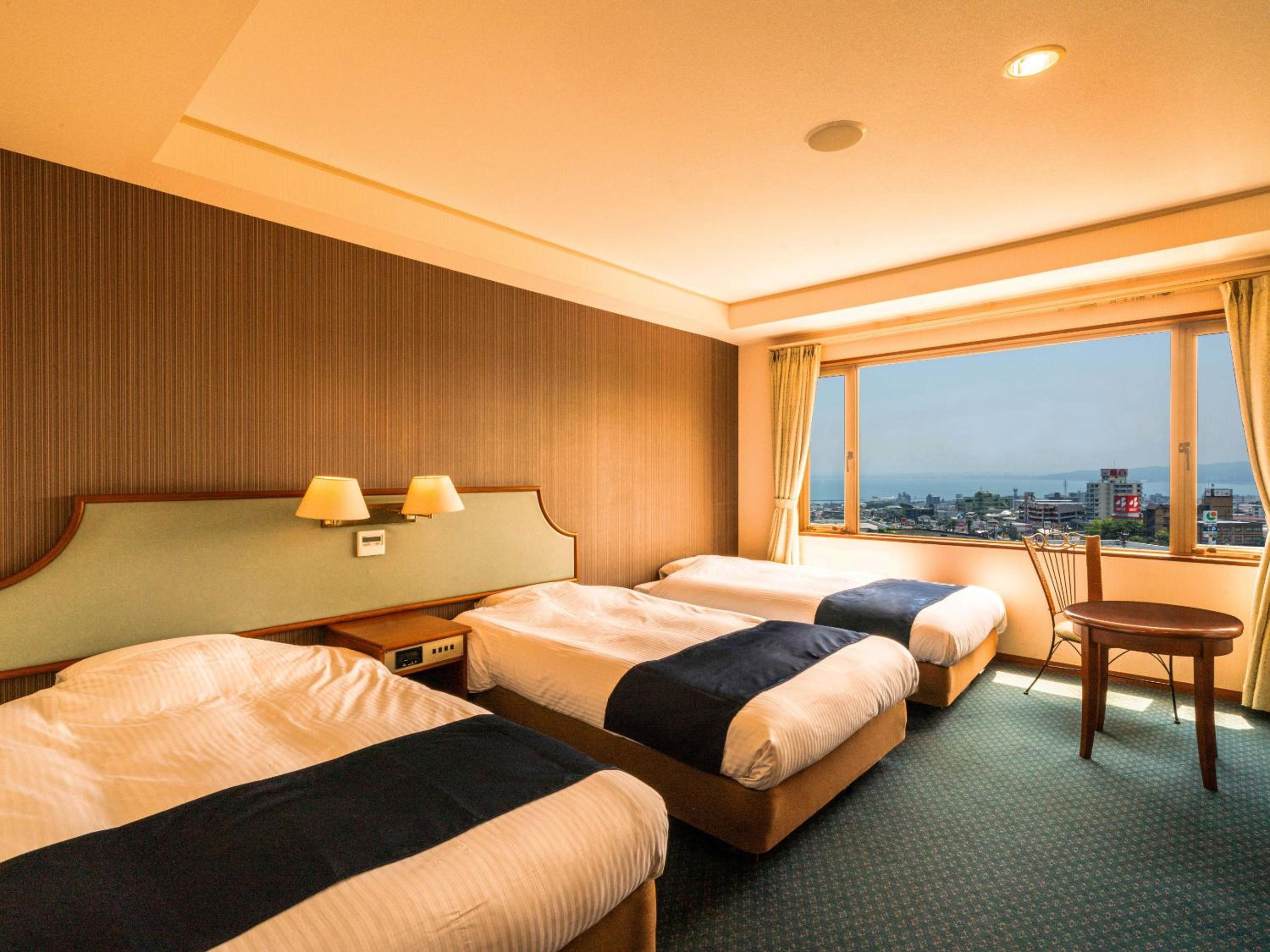 Standard Triple Room With Bathroom And Ocean View - Photo 2