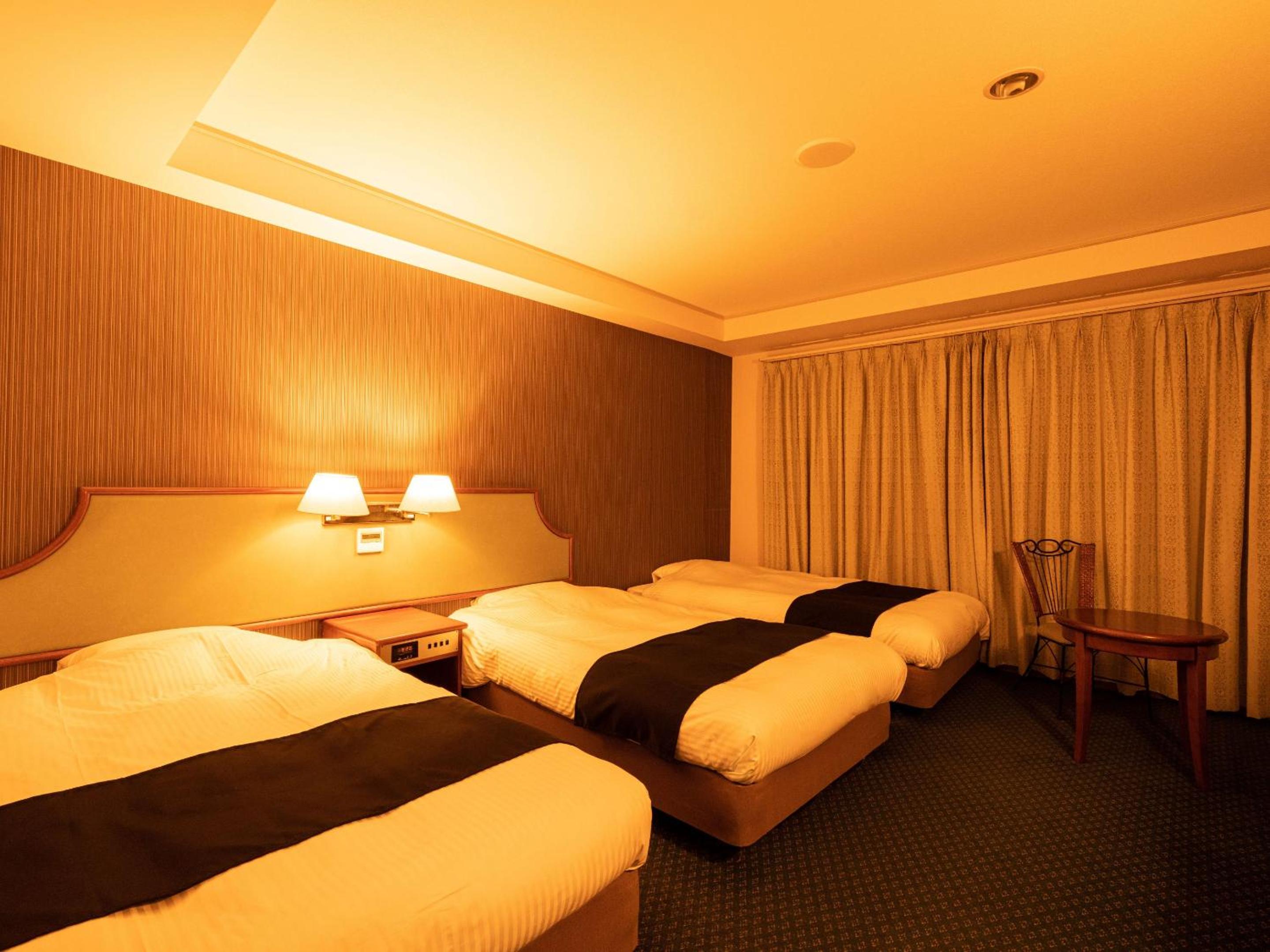 Standard Triple Room With Bathroom - Photo 1