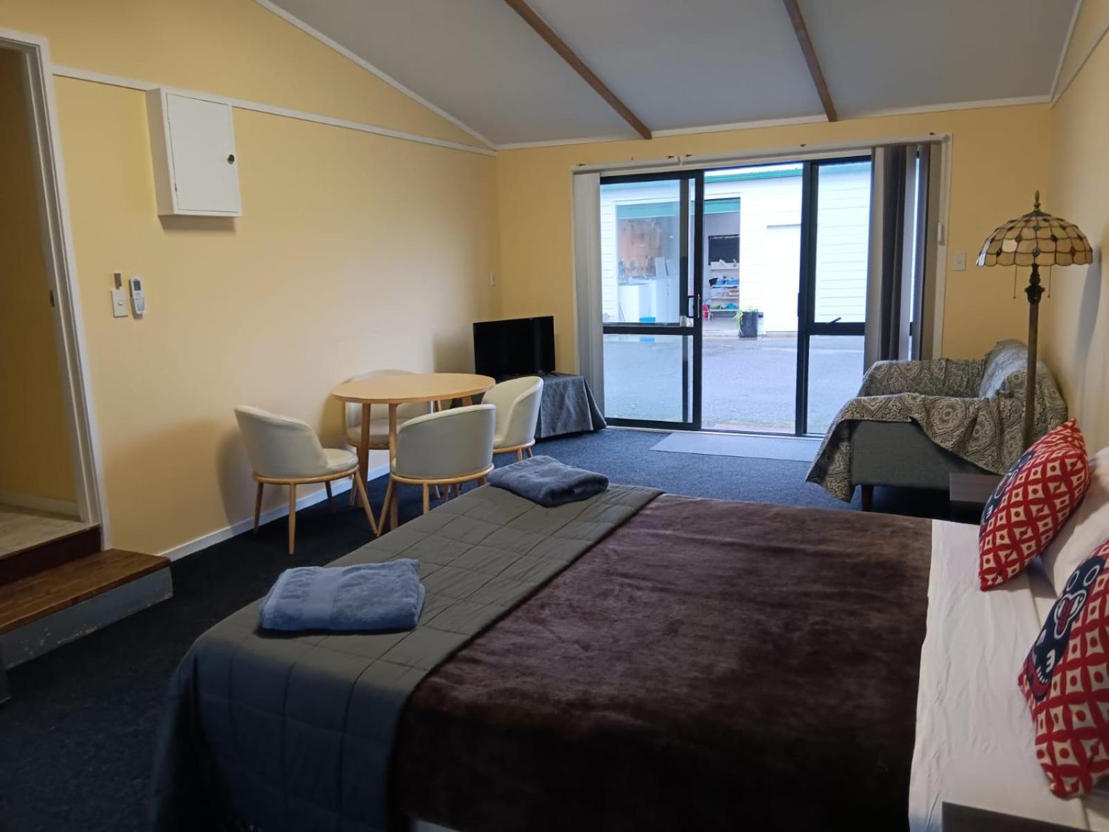 Studio Unit 2A with Single Person Tub photo 3