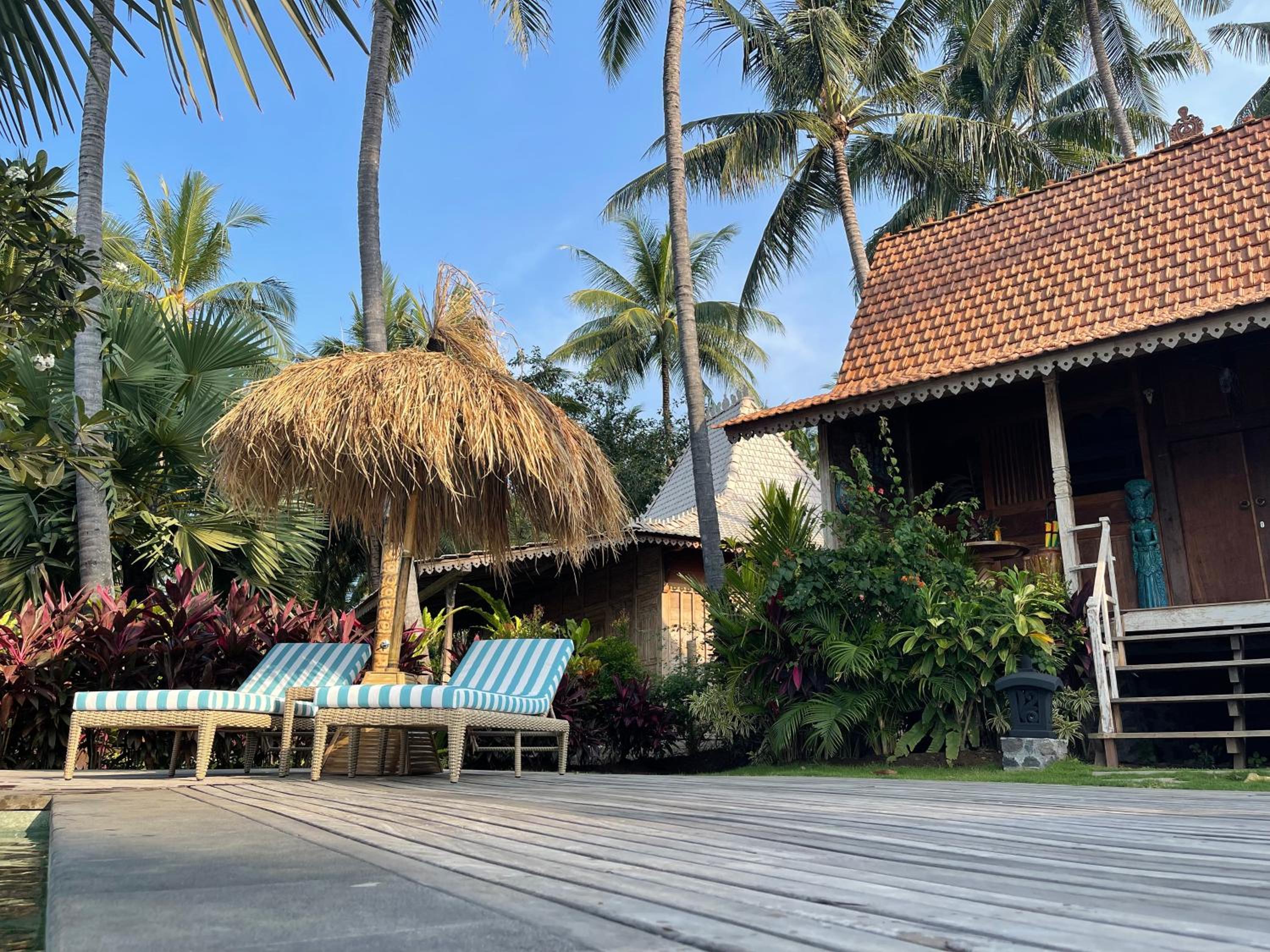 Bungalow - Water Front  - Photo 12