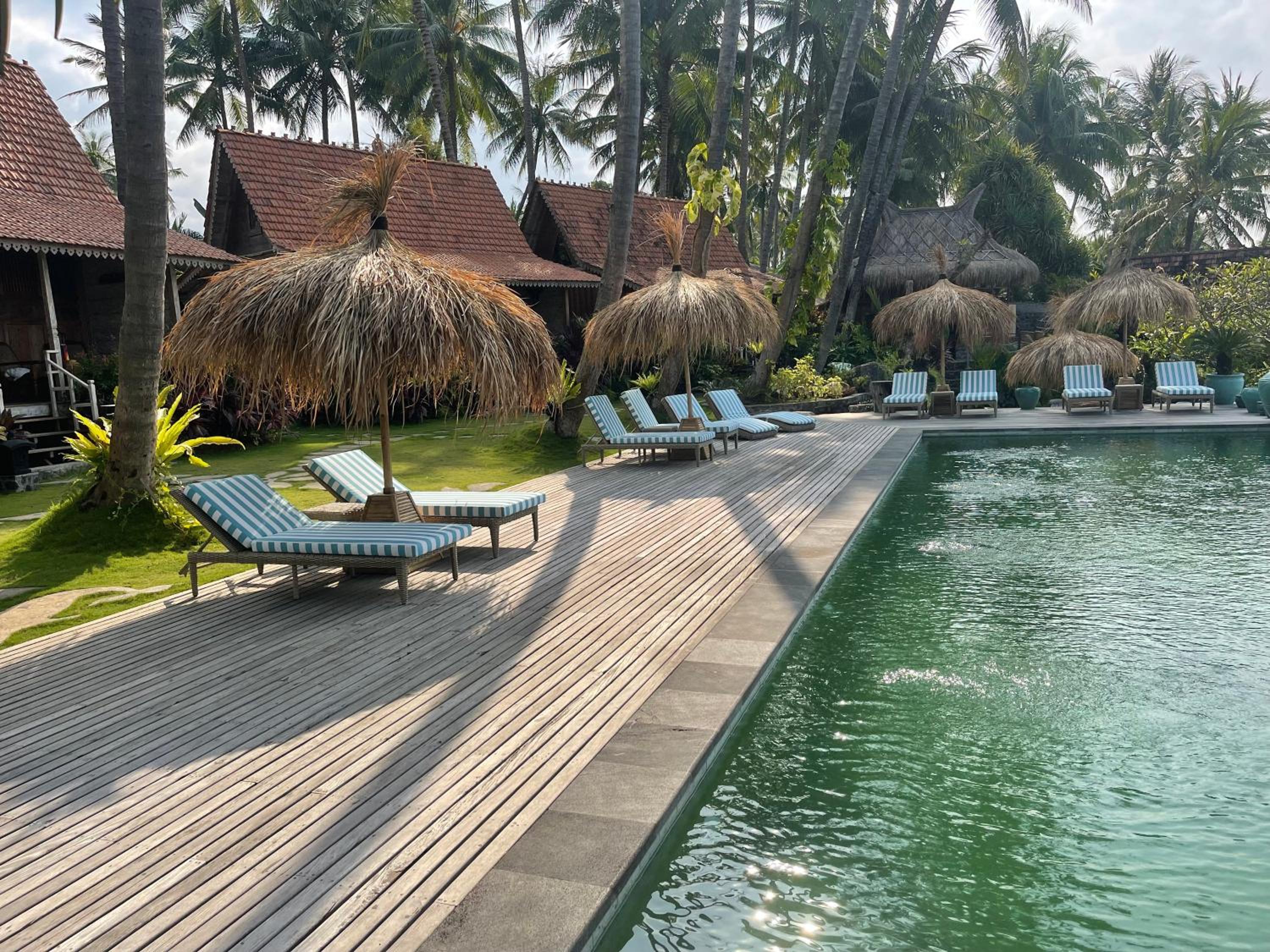 Bungalow - Water Front  - Photo 15
