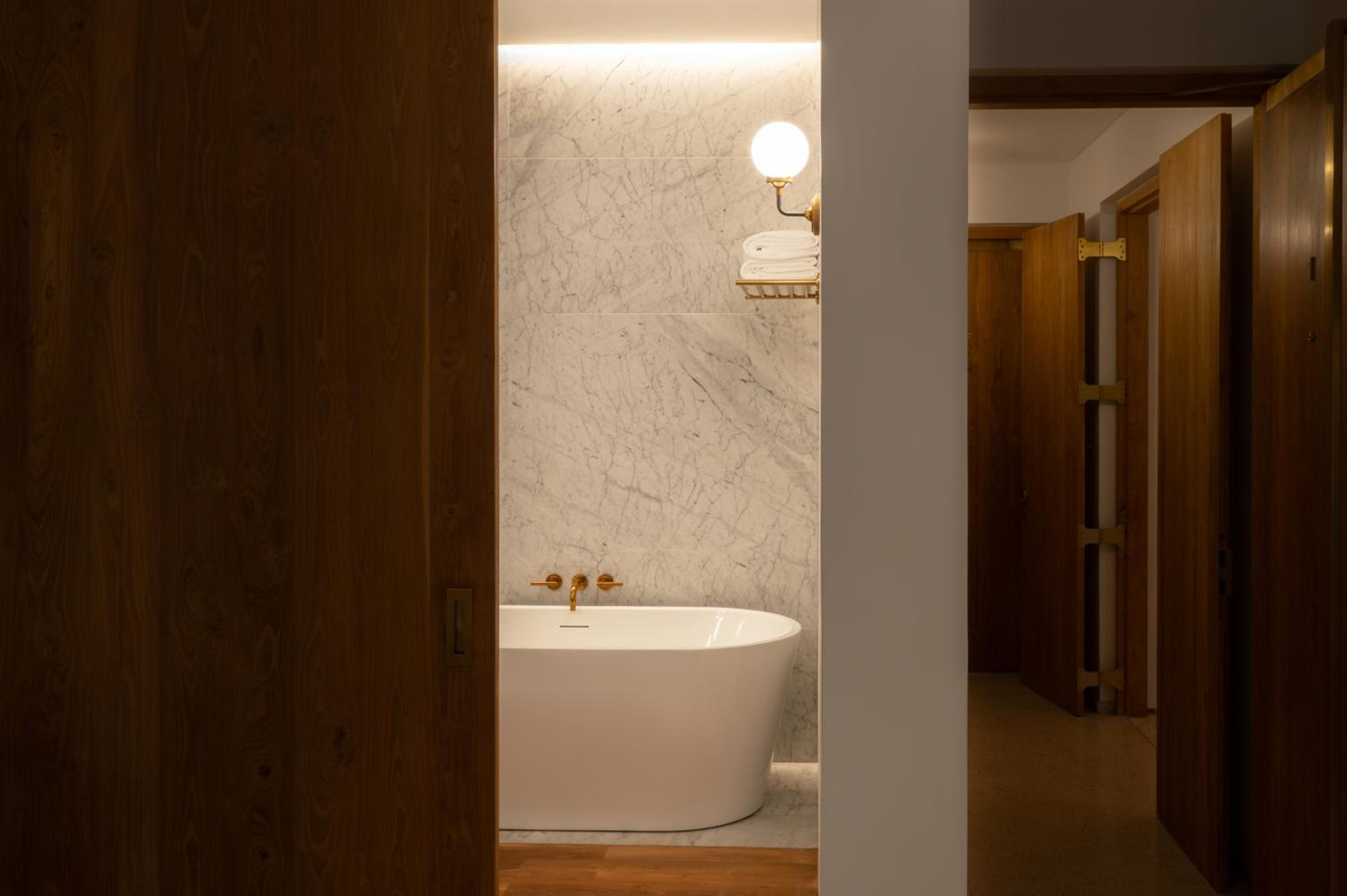 Double Room with Balcony - Photo 2