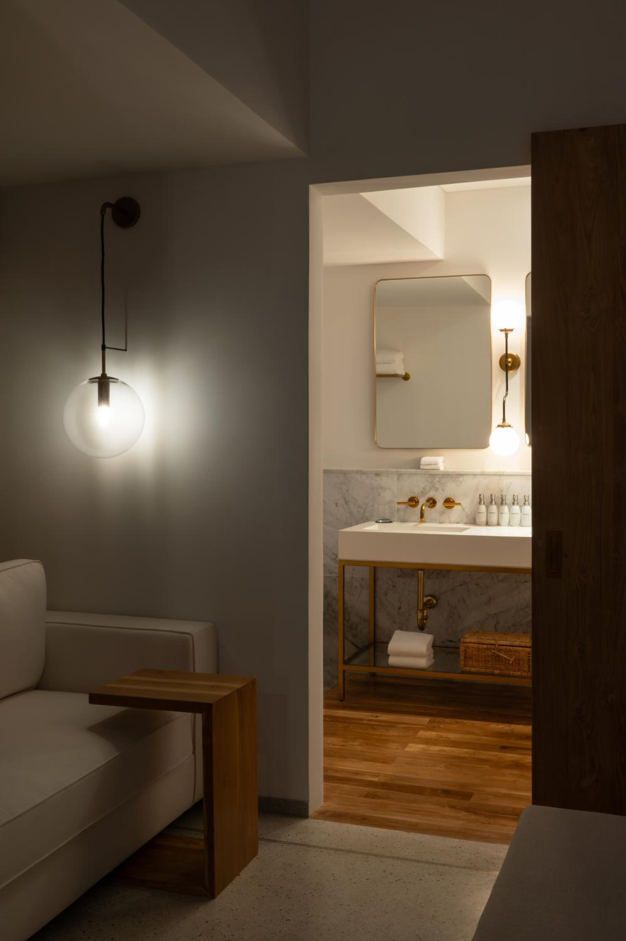 Double Room - Photo 12