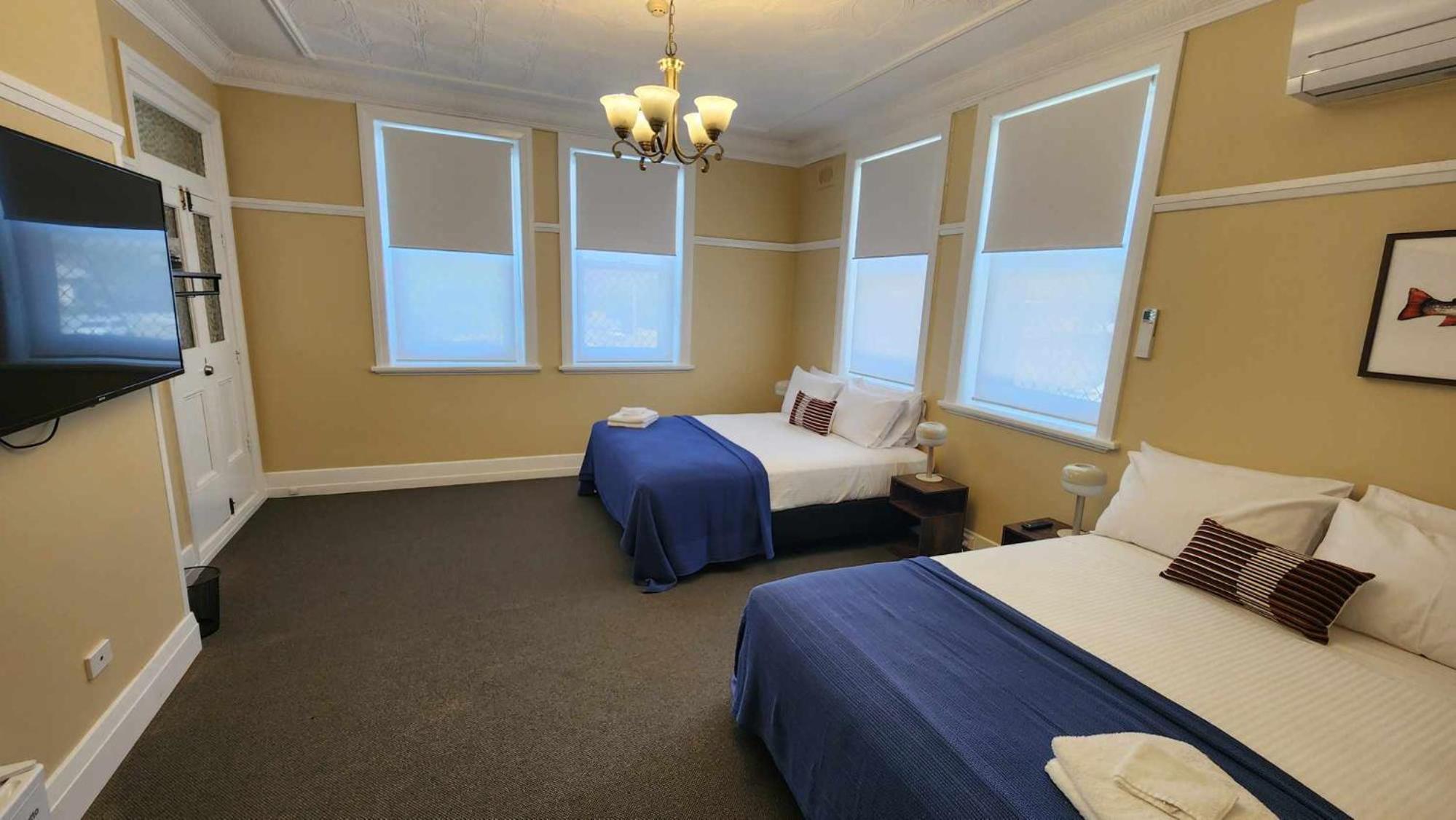 Standard Queen Room with Two Queen Beds photo 2