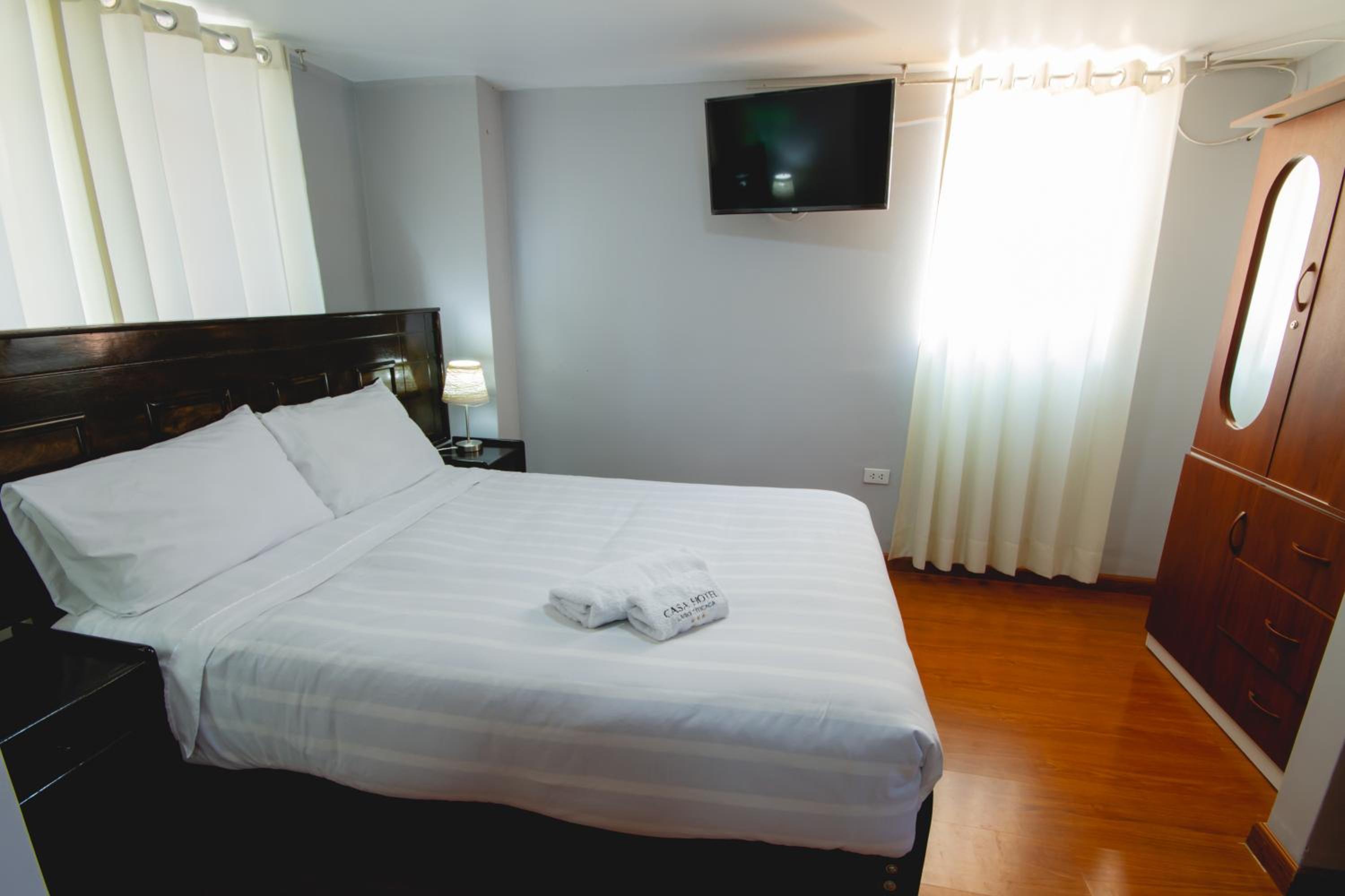Deluxe Room (2 Adults + 1 Child) - Photo 4