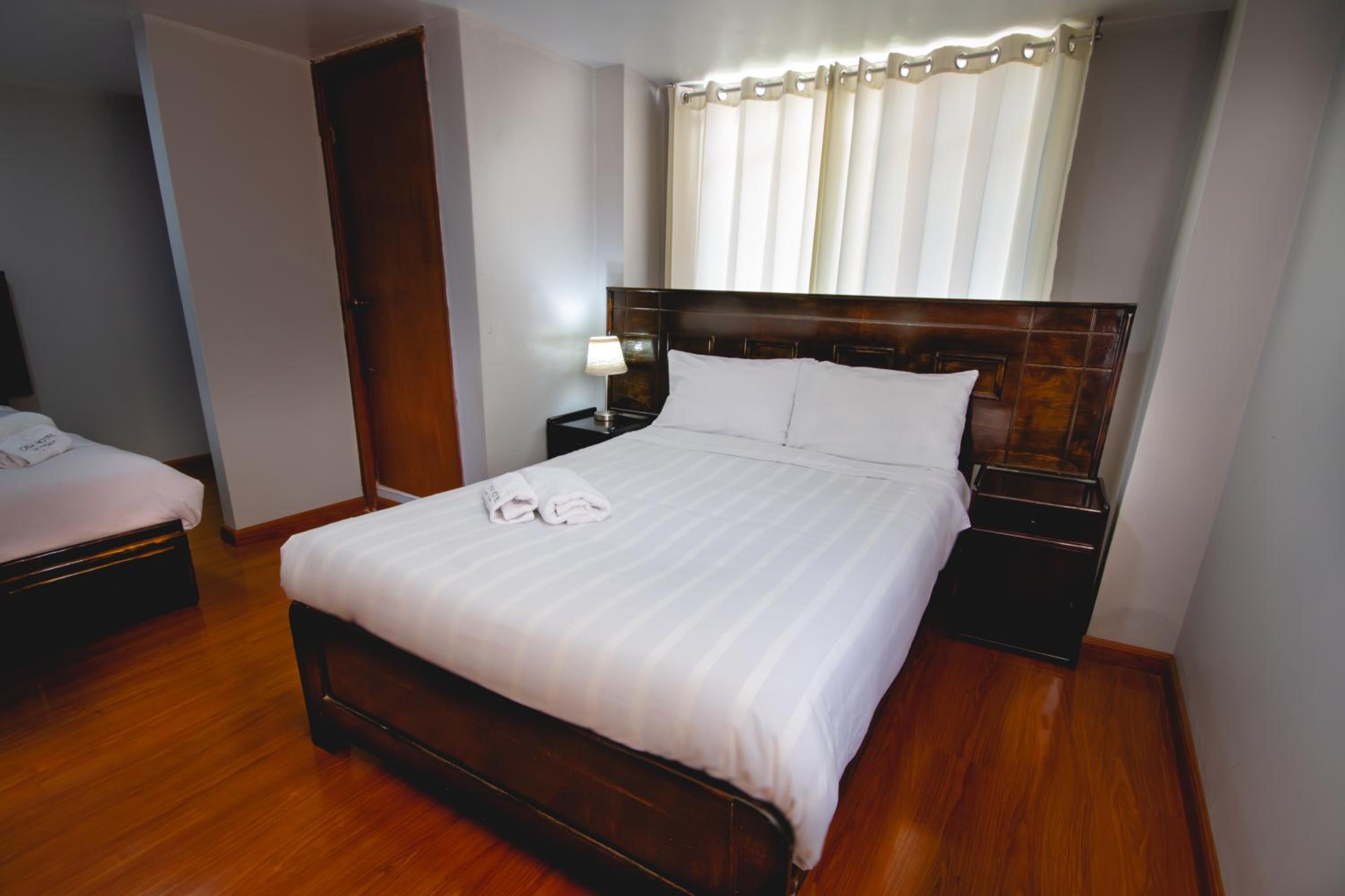 Deluxe Room (2 Adults + 1 Child) - Photo 5