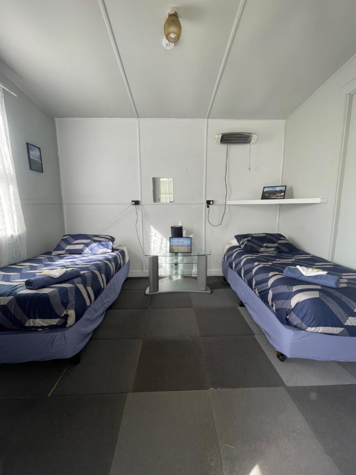 Backpackers Twin Room  photo 1