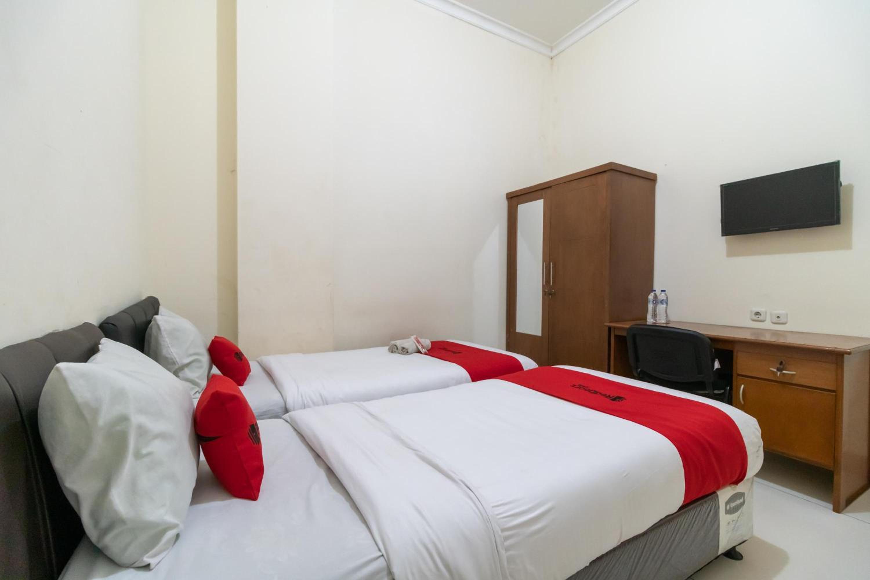 Twin Room - Photo 6