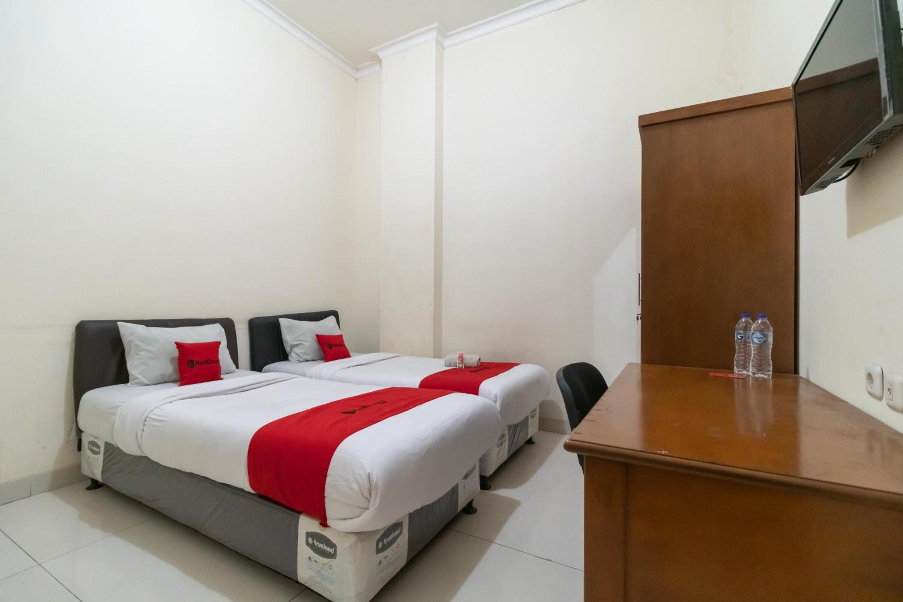 Twin Room - Photo 1