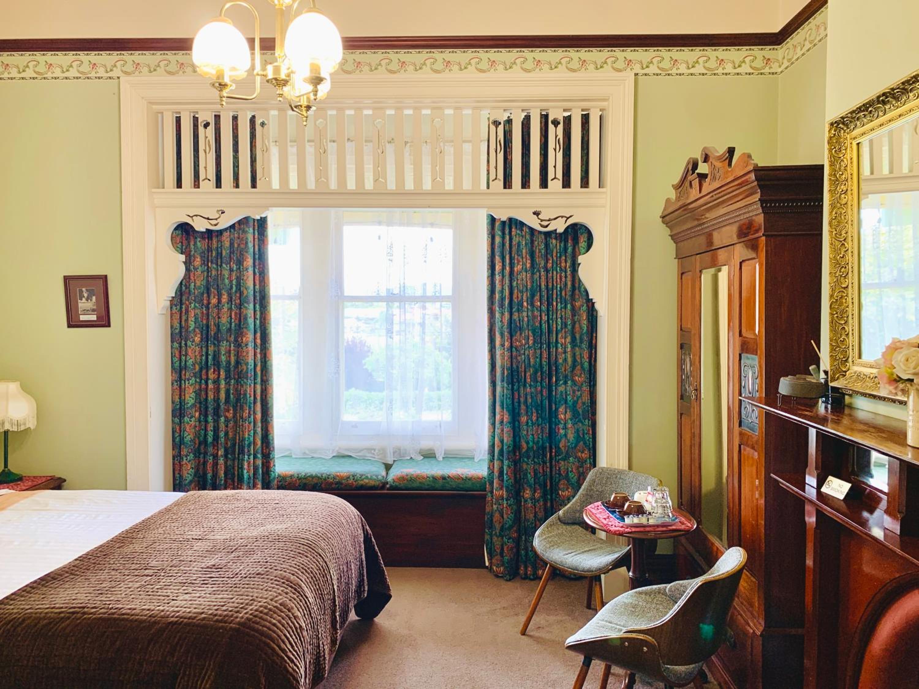 Queen Room with Garden and River View photo 3