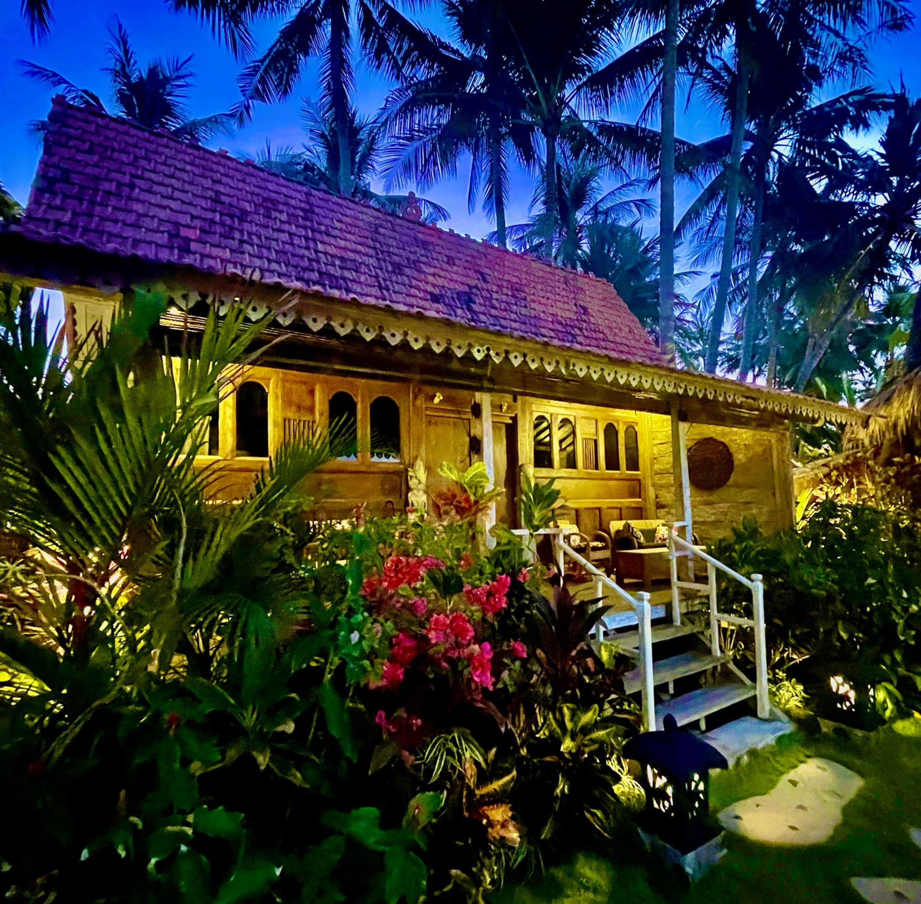 Bungalow - Water Front  - Photo 30