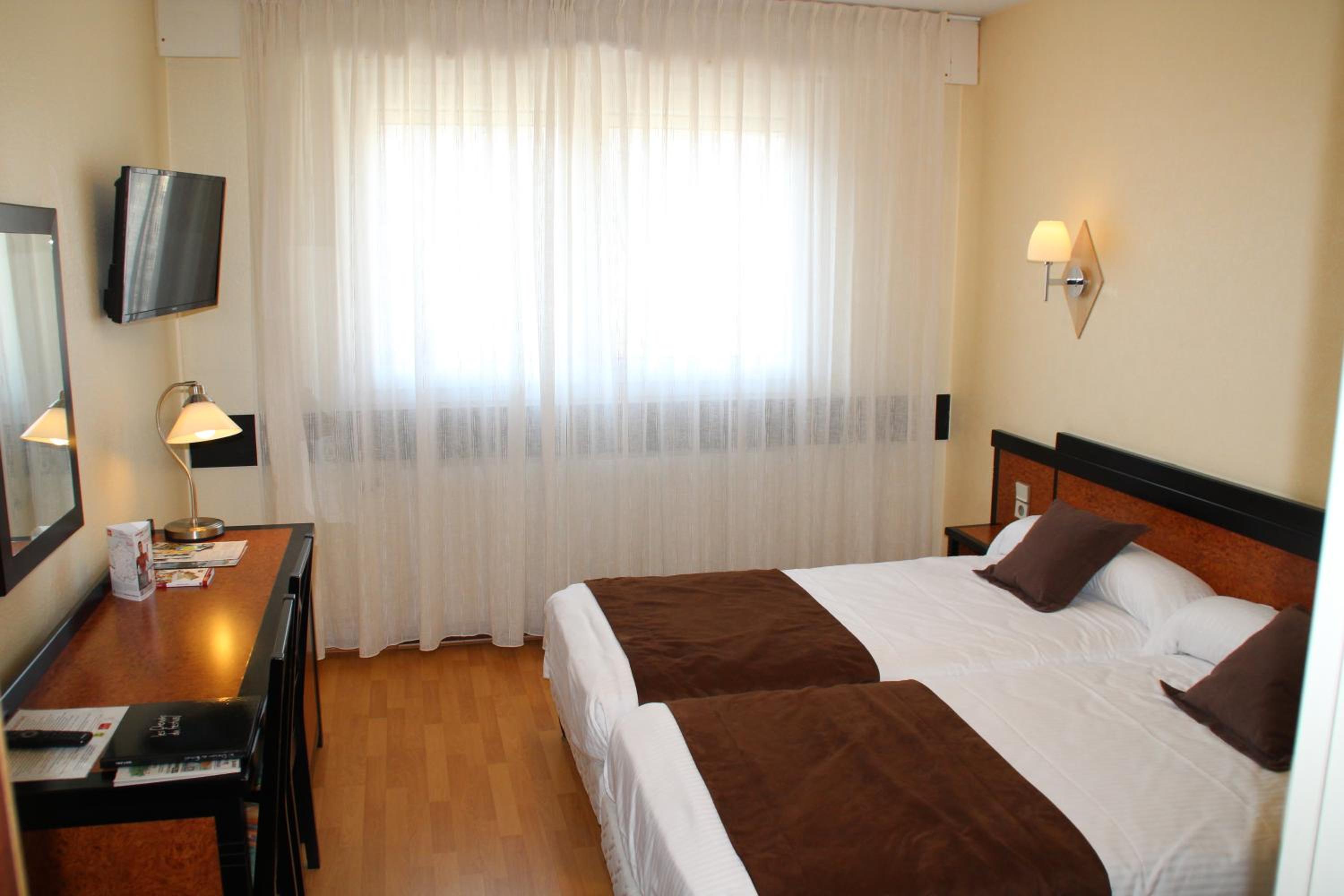 Twin Room for 1 person photo 2