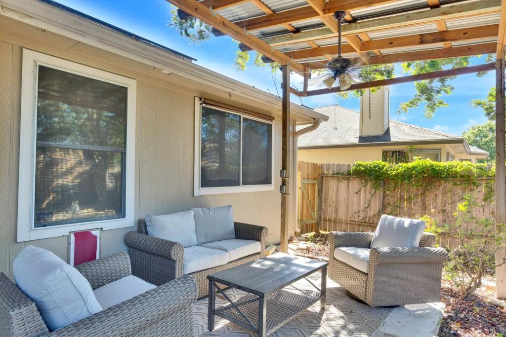 Three-Bedroom House photo 2