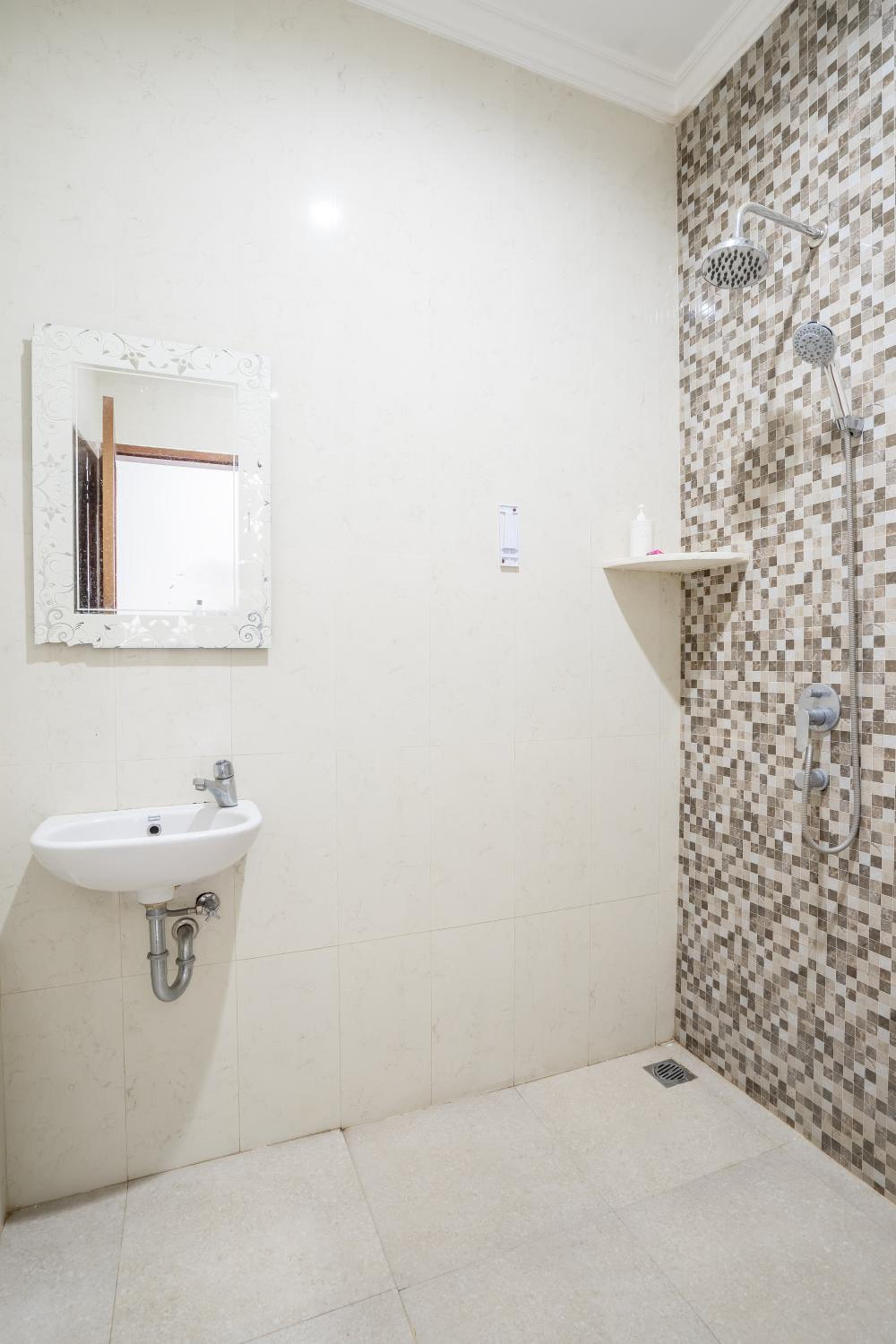 Standard Double Room - Photo 2