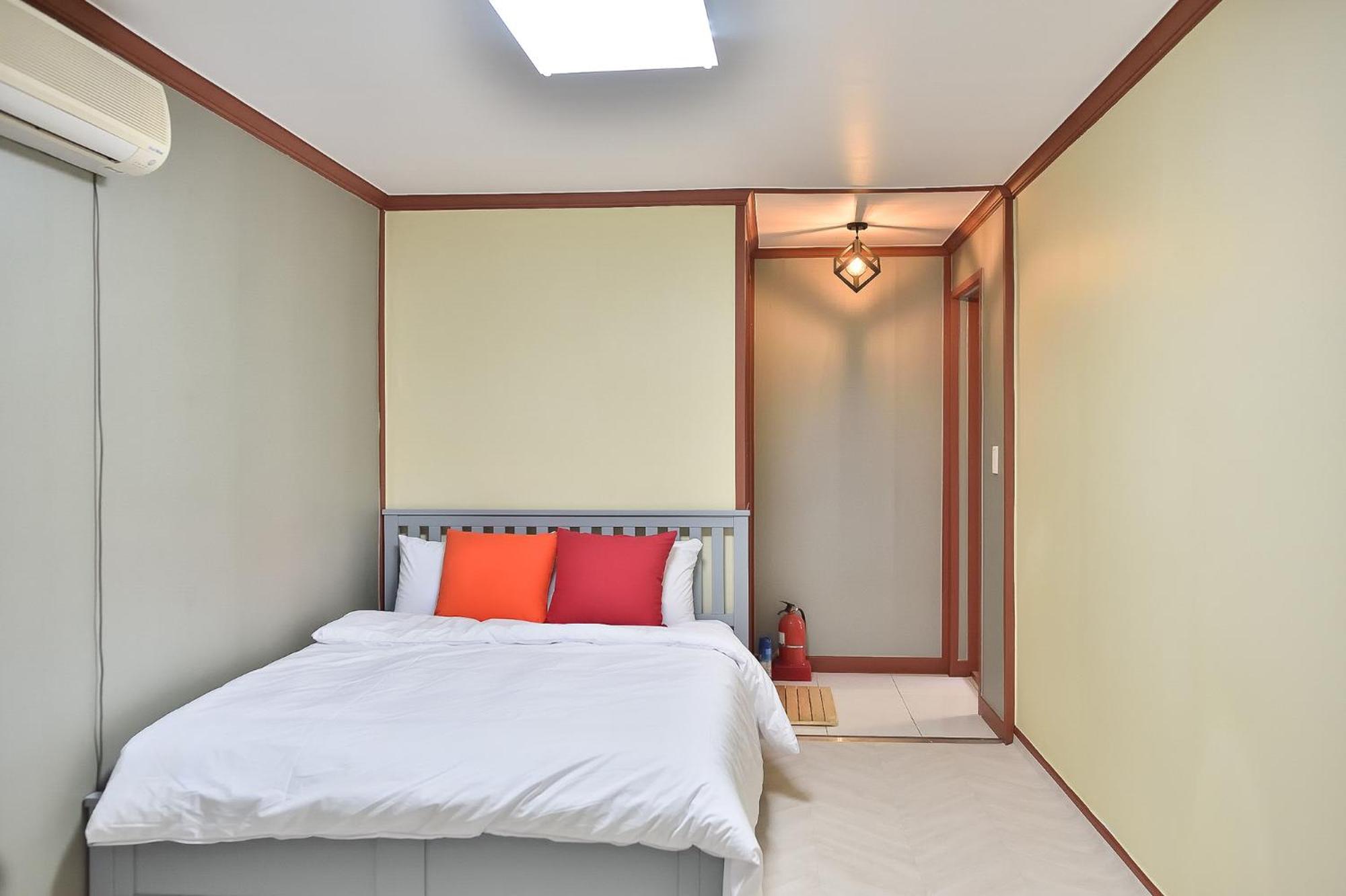 Double Room - Photo 9