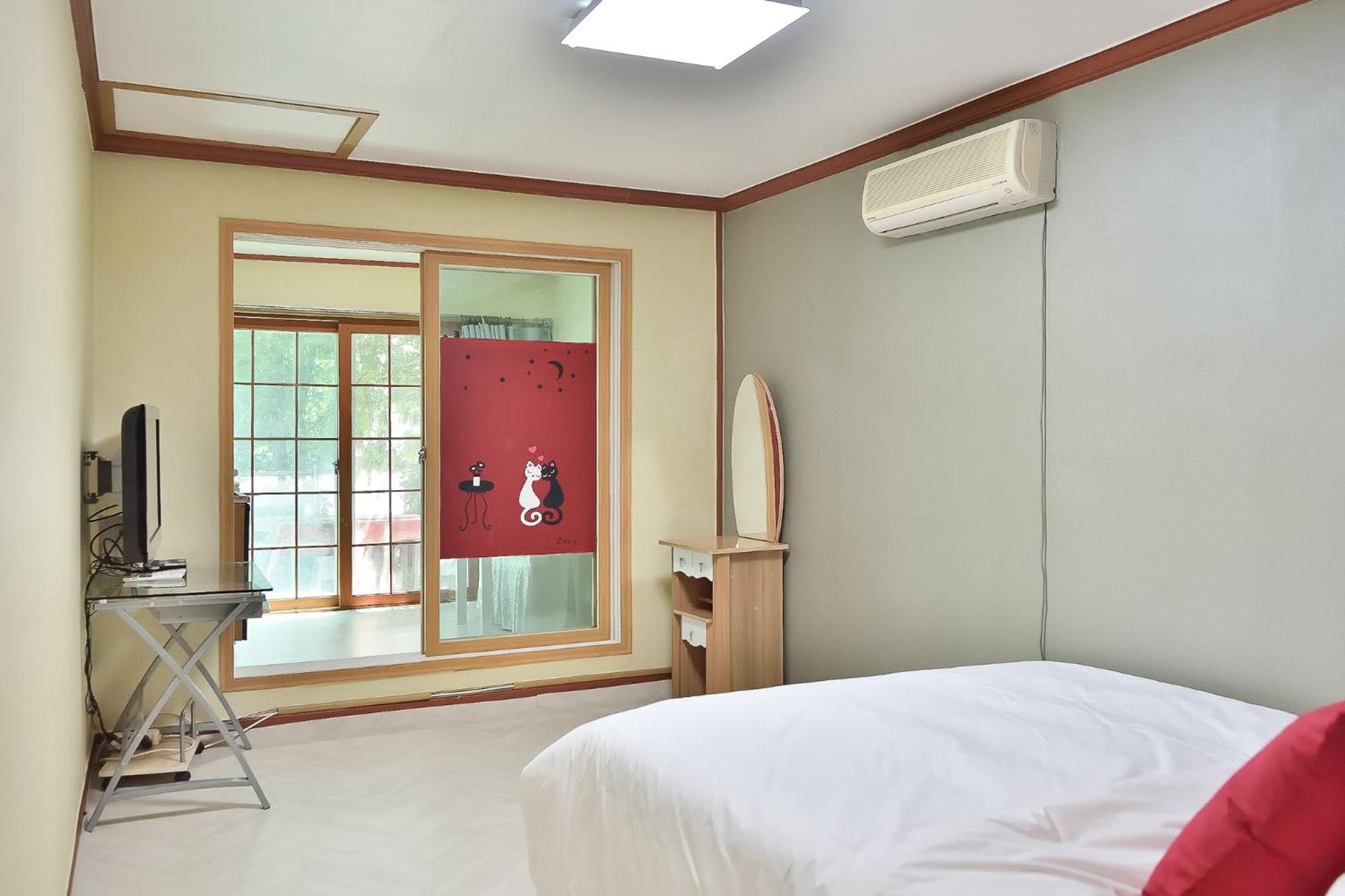 Double Room - Photo 5