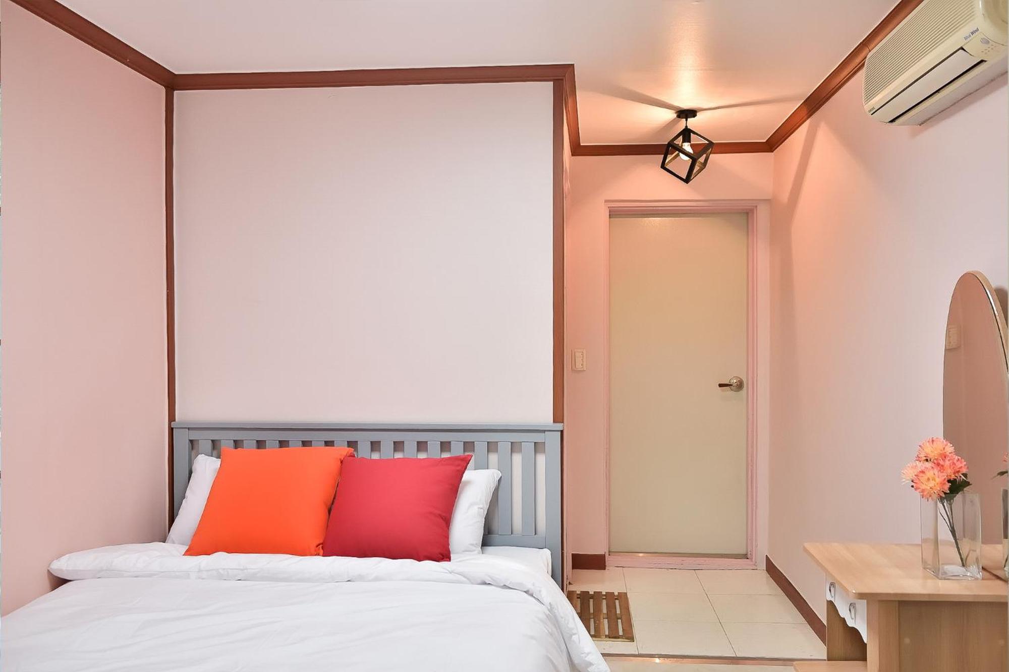 Double Room - Photo 8