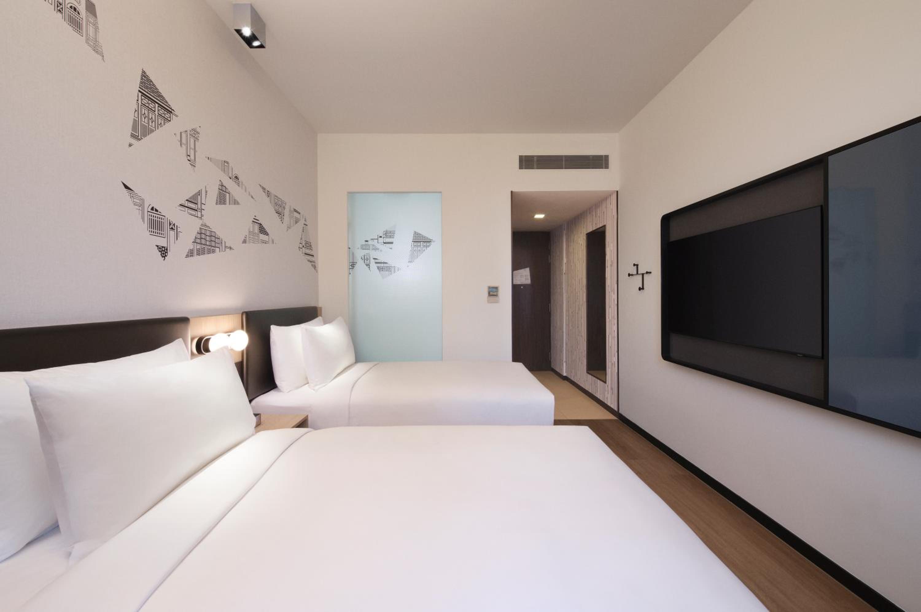Urban, Guest room, 2 Twin, West Wing