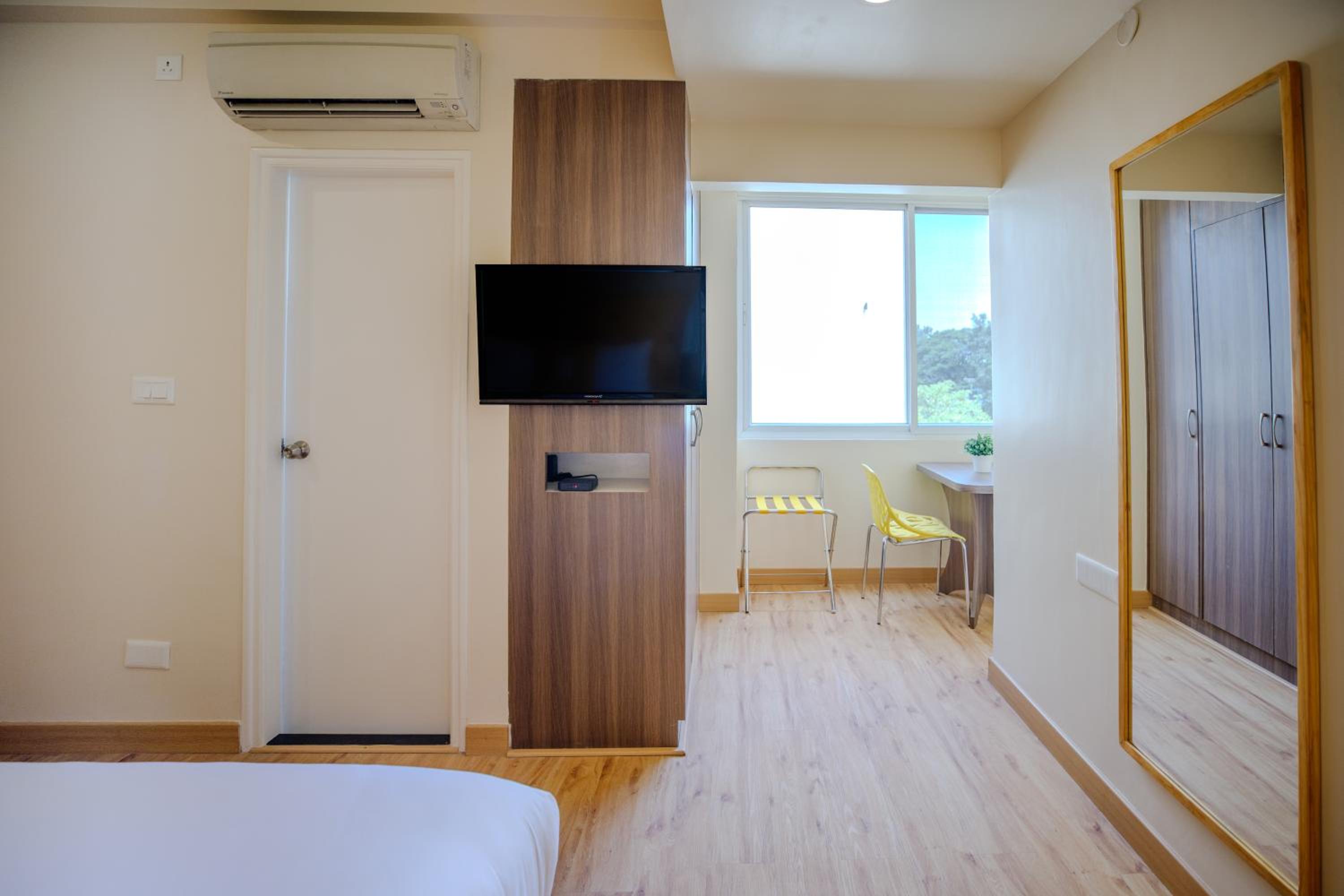 Standard King Room - Photo 4