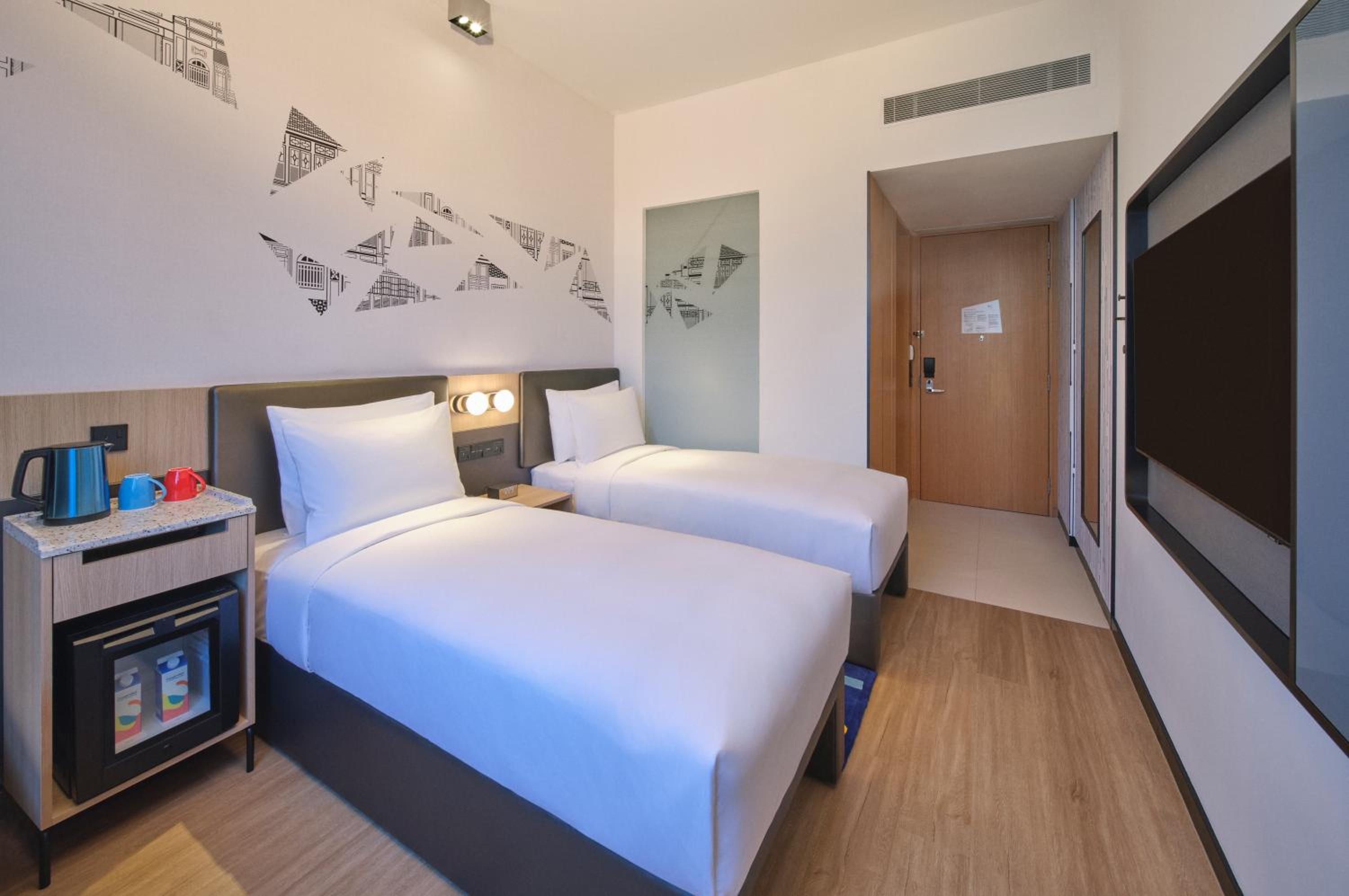 Breezy, Guest room, 2 Twin, East Wing