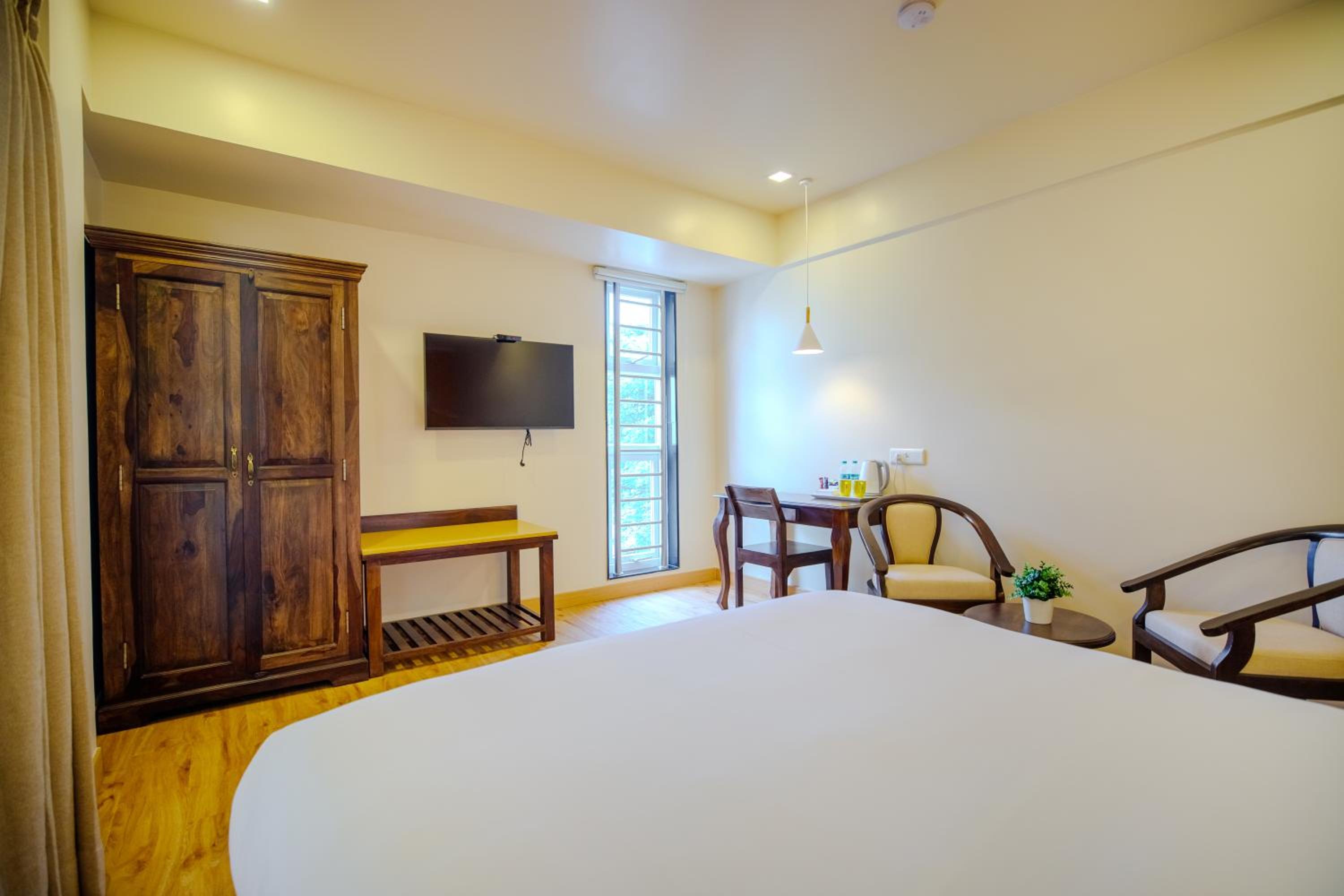 Deluxe Queen Room - Photo 3