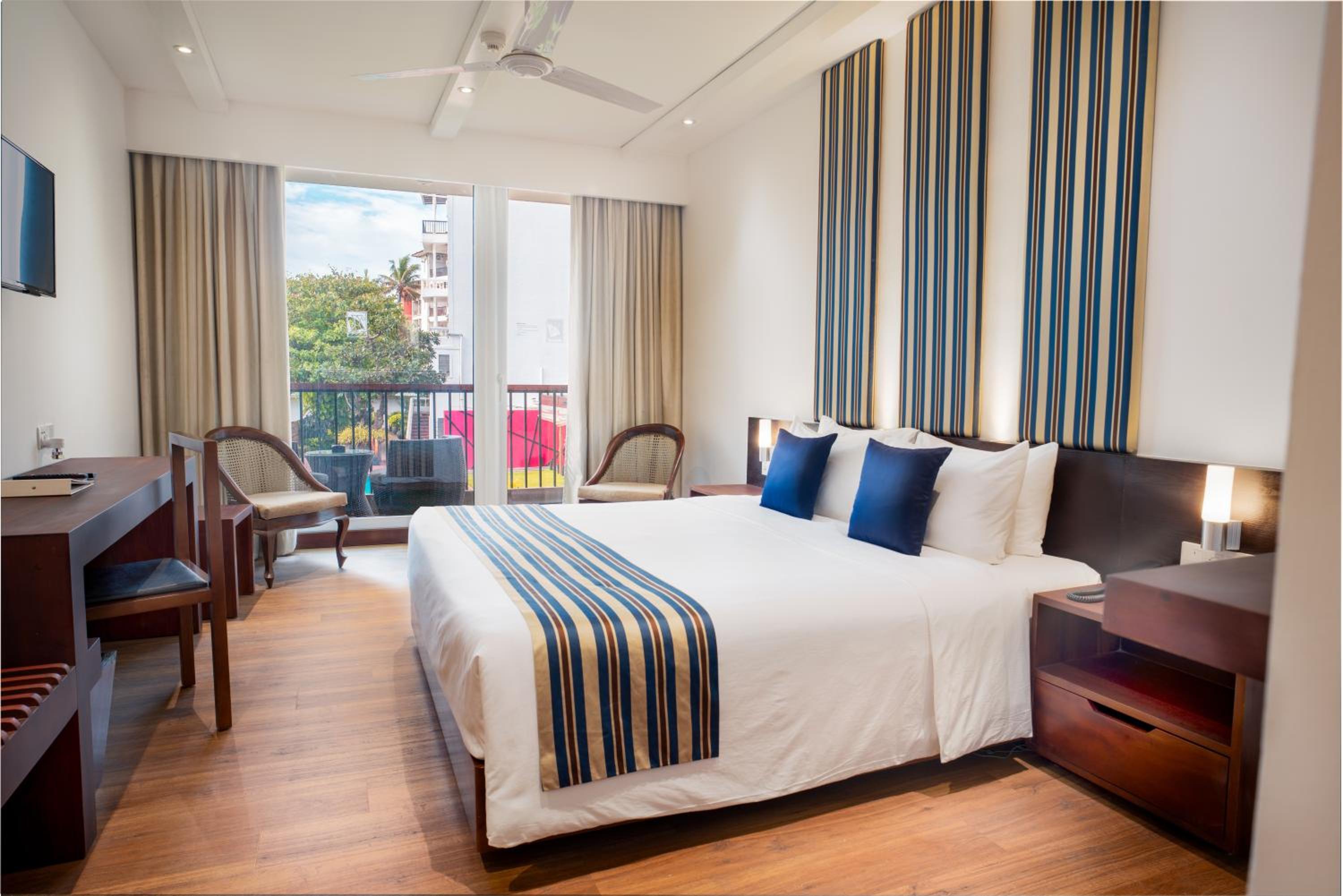 Deluxe King Zimmer mit Balkon - Früher Check-in um 10 Uhr und Später Check-out um 14 Uhr (je nach Verfügbarkeit)