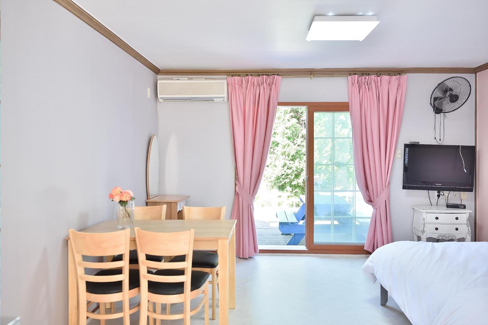 Double Room with Terrace - Photo 6
