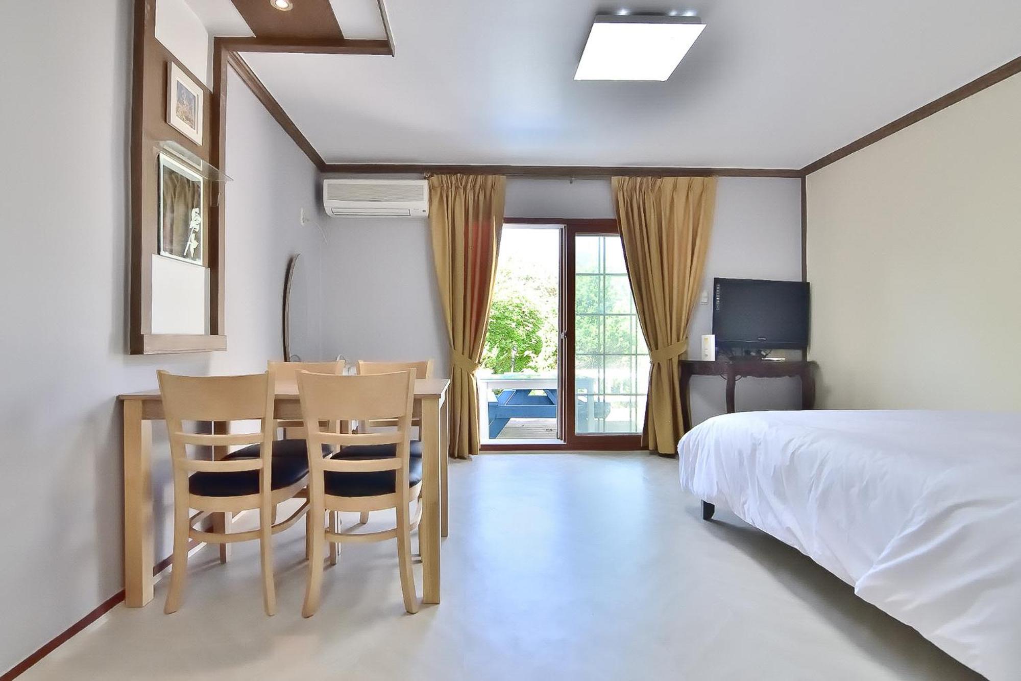 Double Room with Terrace - Photo 8