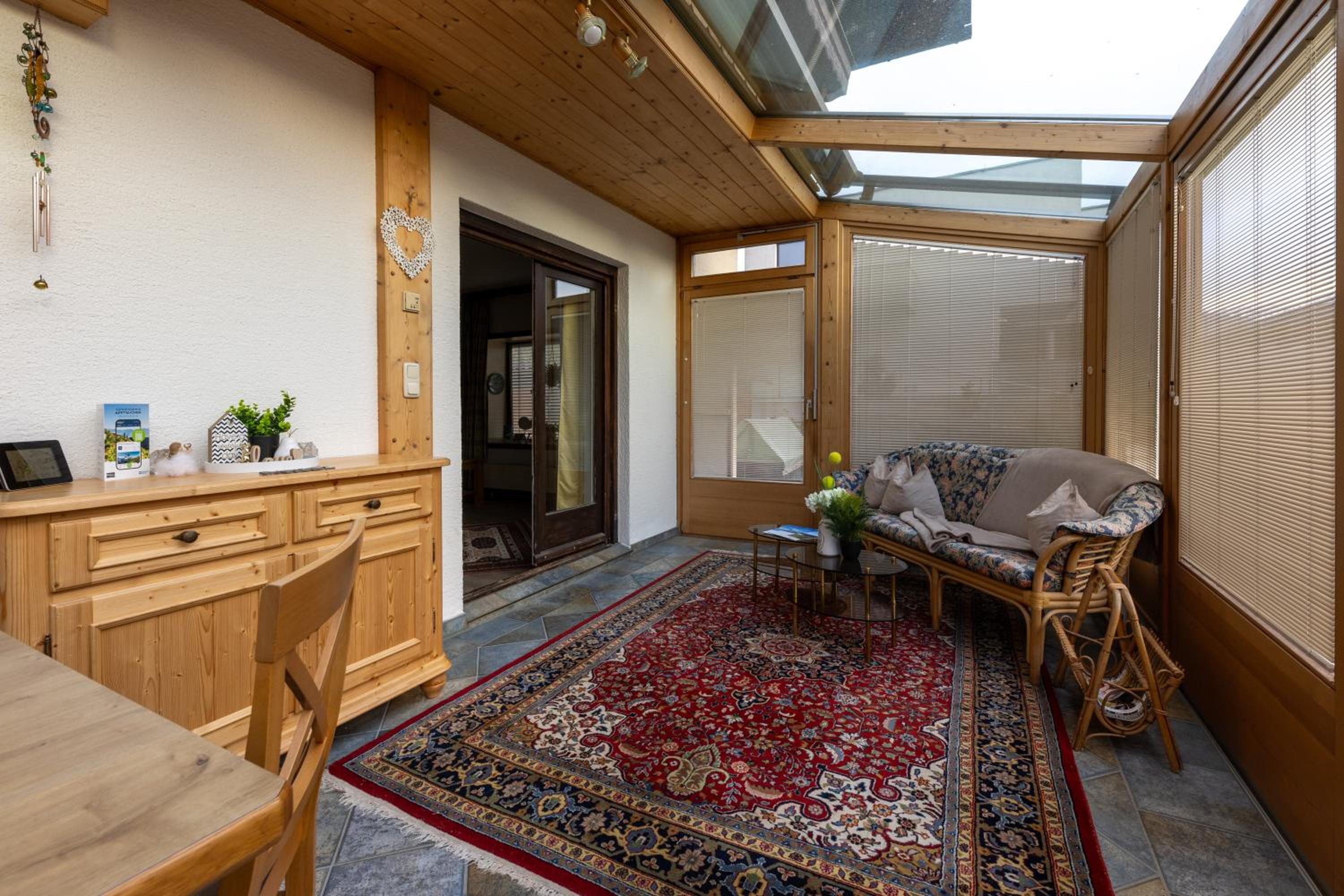 Five-Bedroom House photo 2