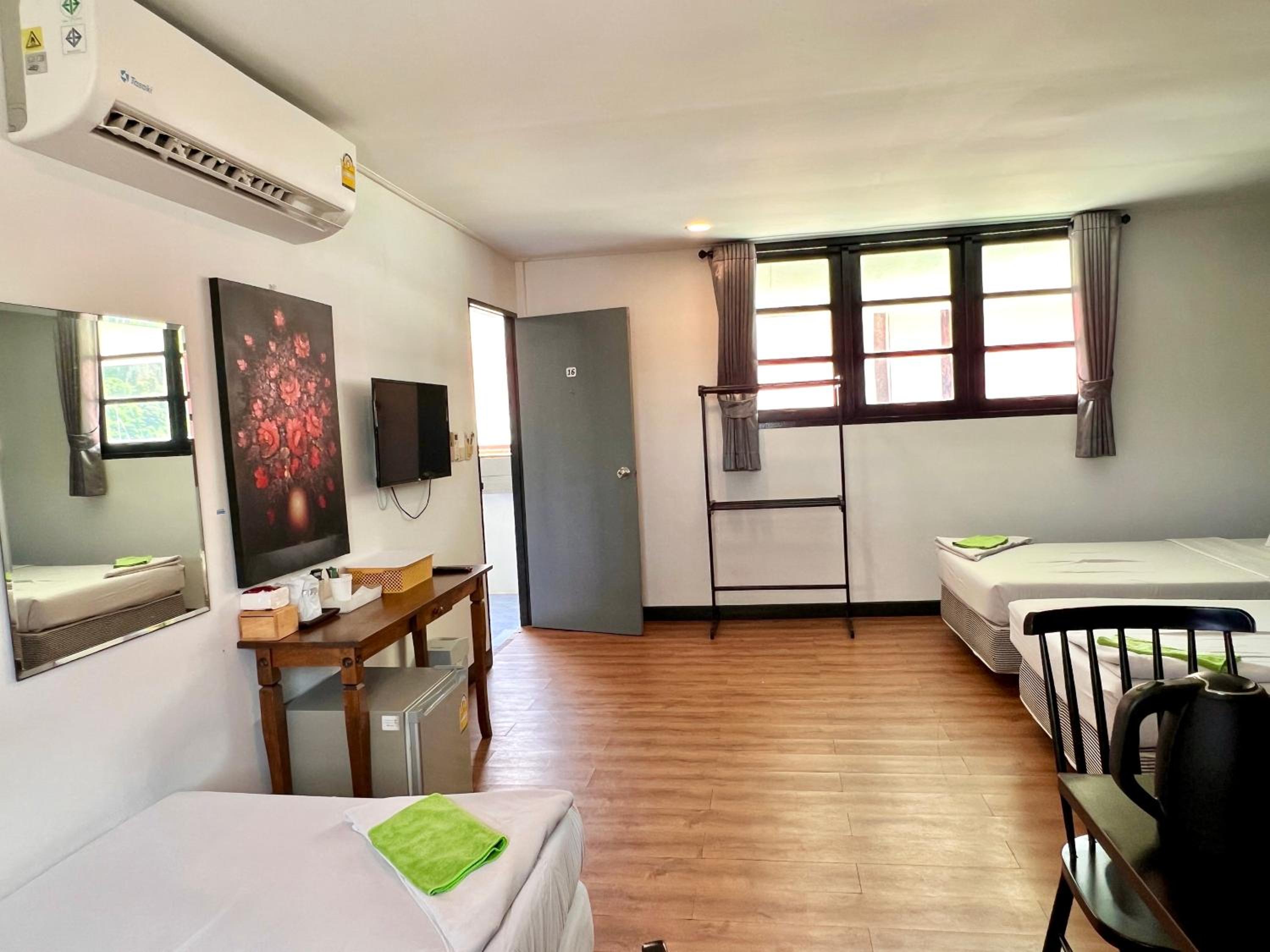 Standard Triple Room photo 2