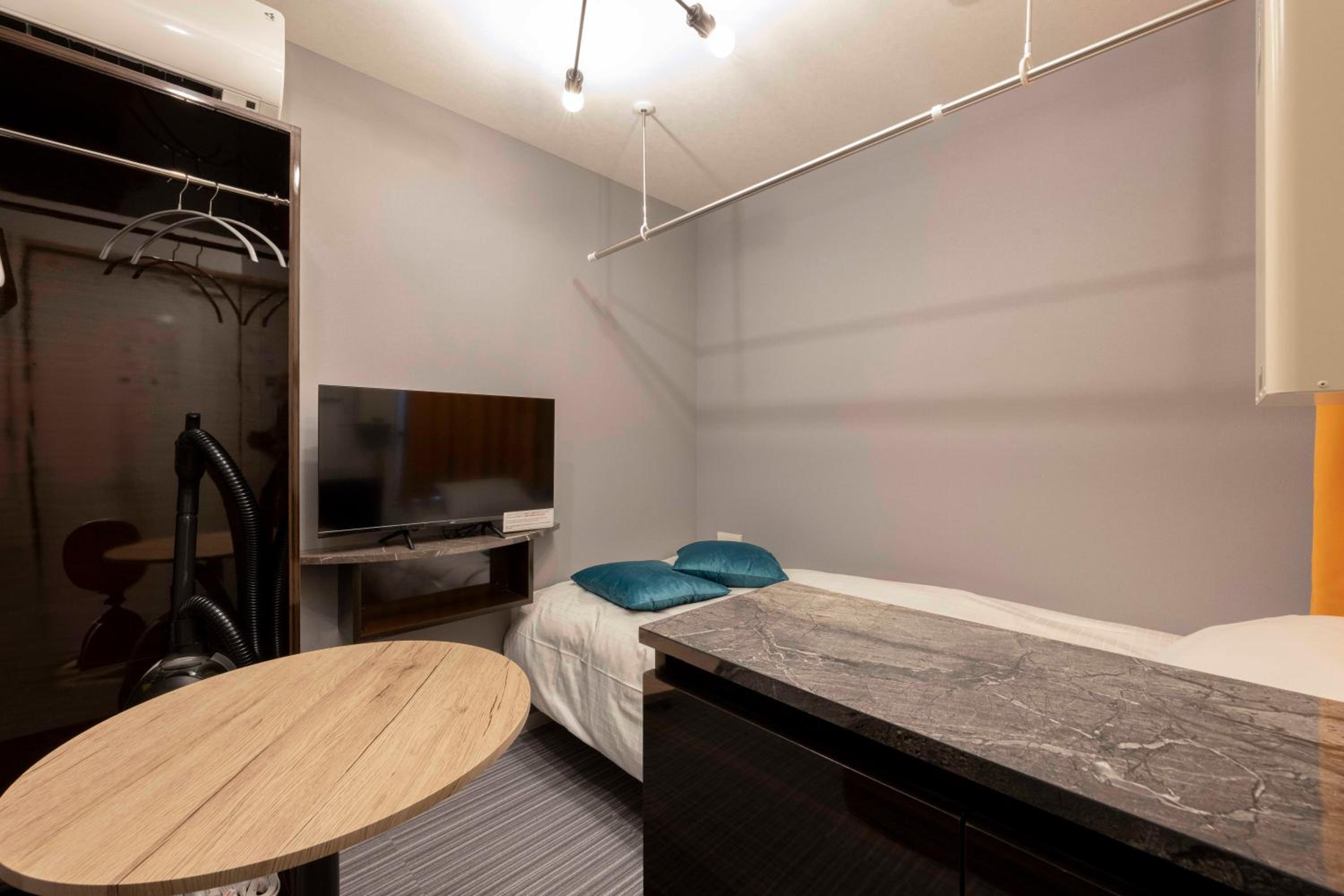One-Bedroom Apartment photo 2
