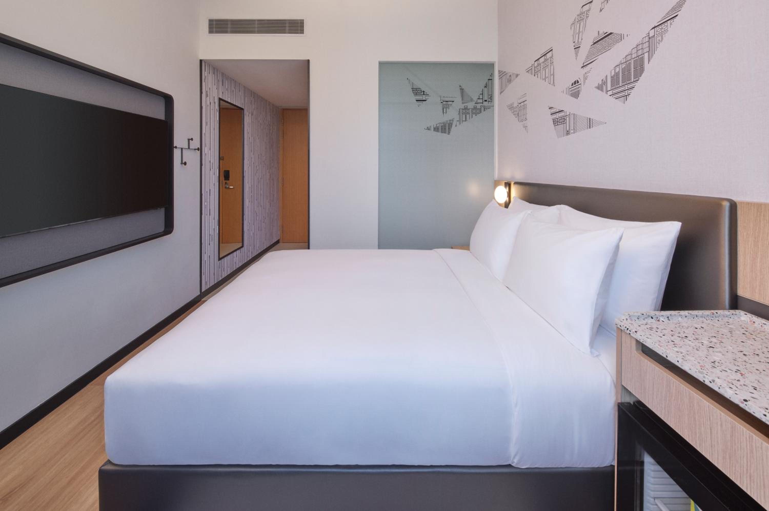 Breezy, Guest room, 1 King, East Wing