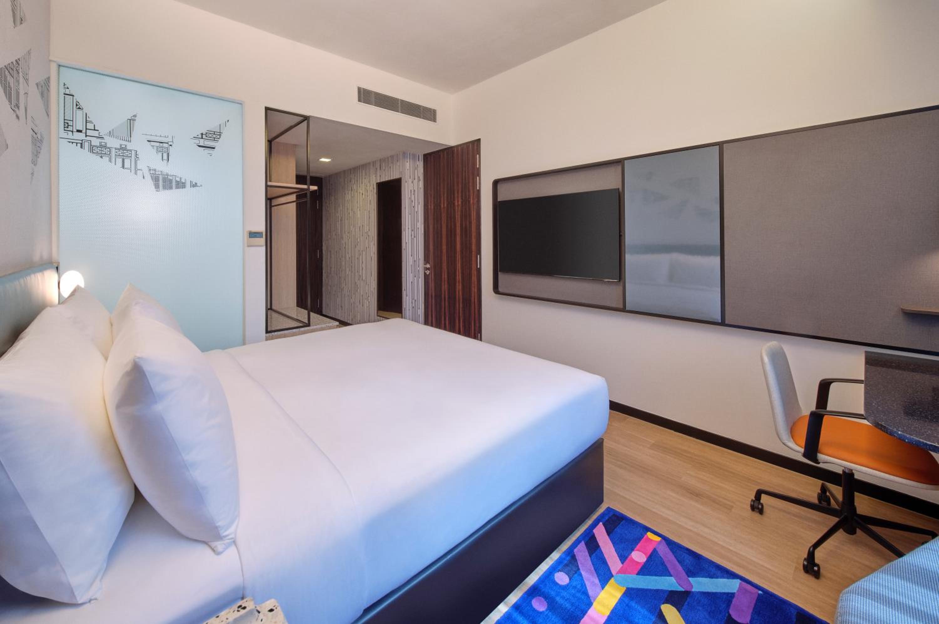 1 Bedroom Suite, 1 King, West Wing