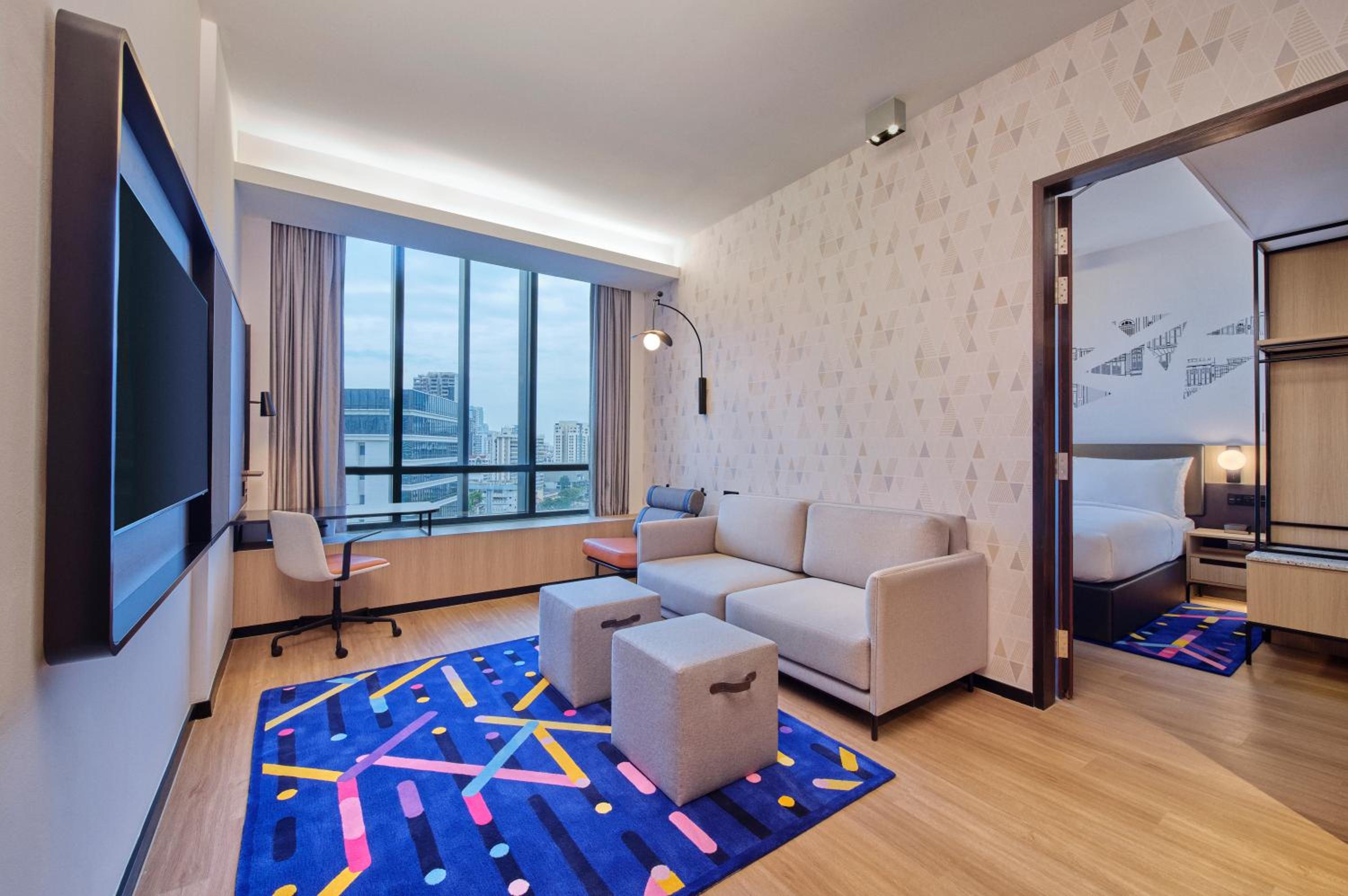1 Bedroom Suite, 1 King, West Wing