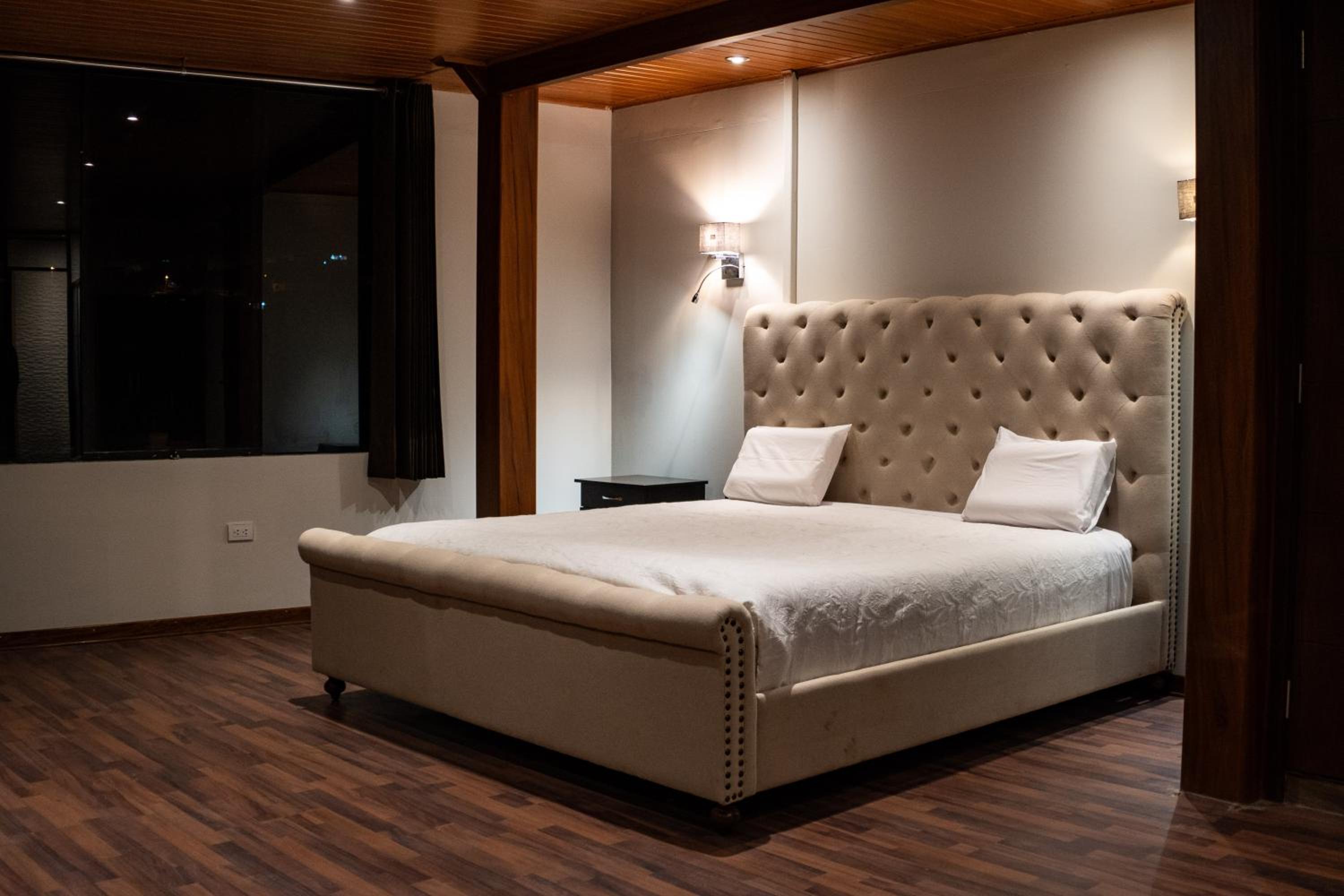 Deluxe Suite with Spa Bath photo 3