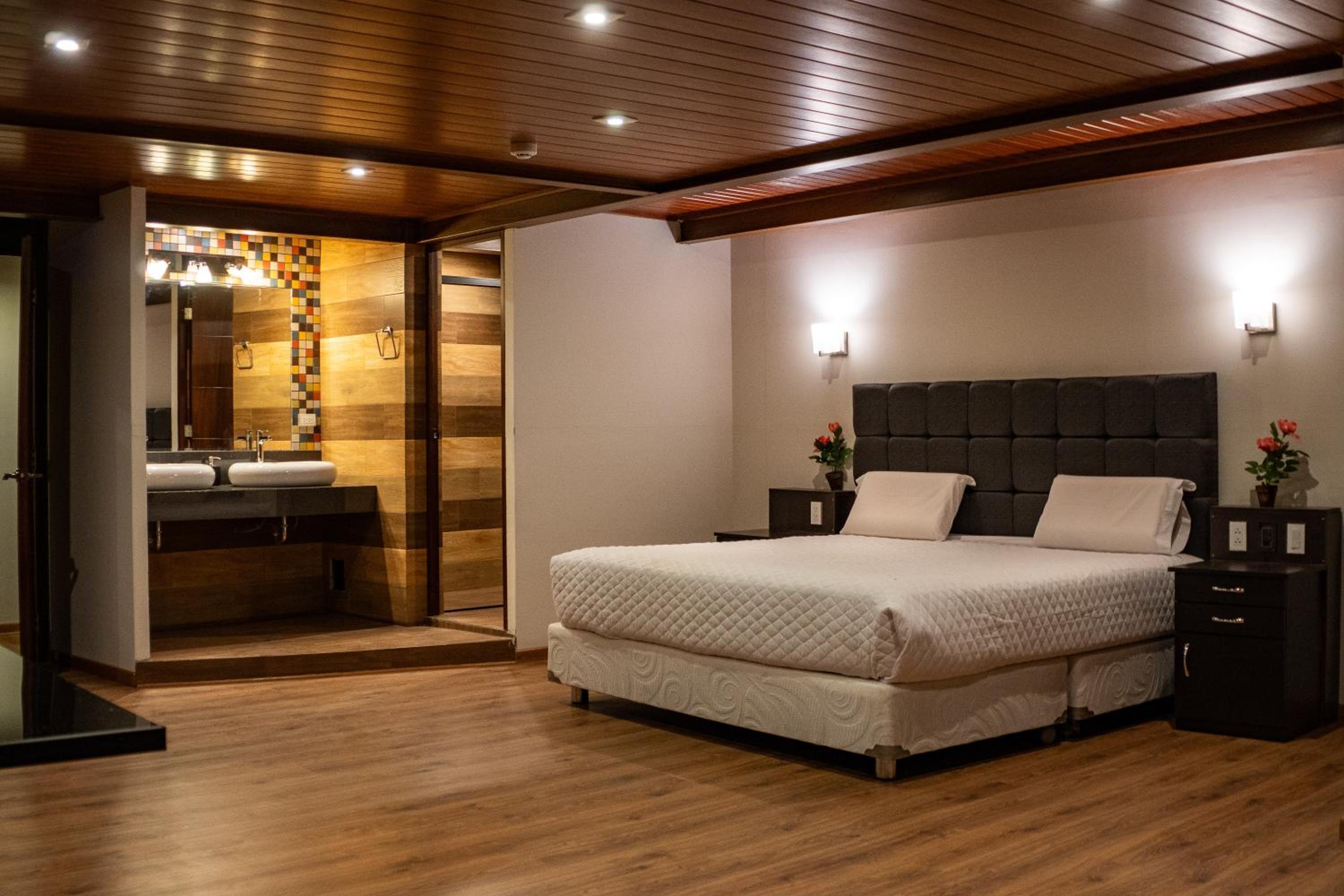 Deluxe Suite with Spa Bath photo 1