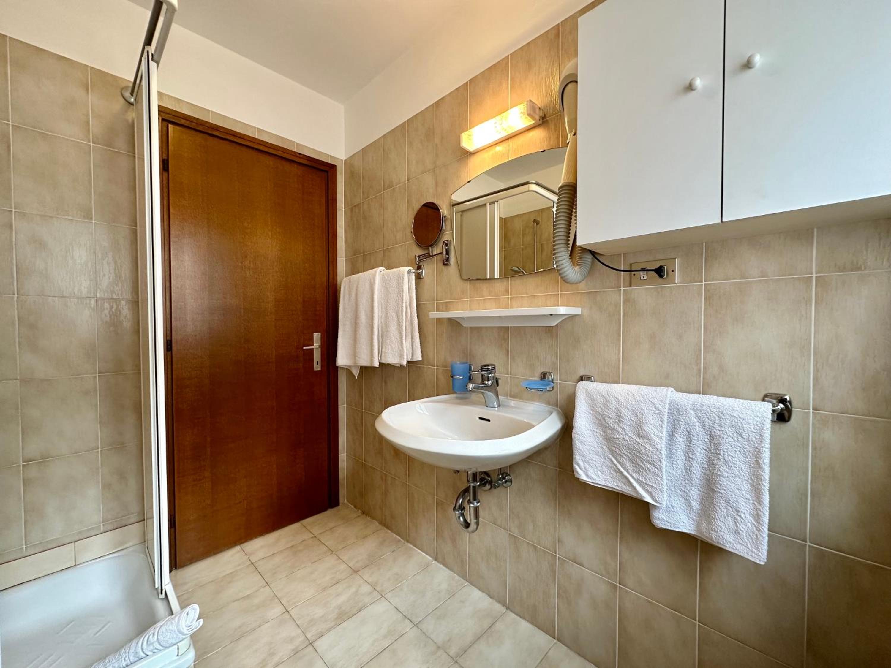 Quadruple Superior Room with Balcony and Mountain View, photo 6