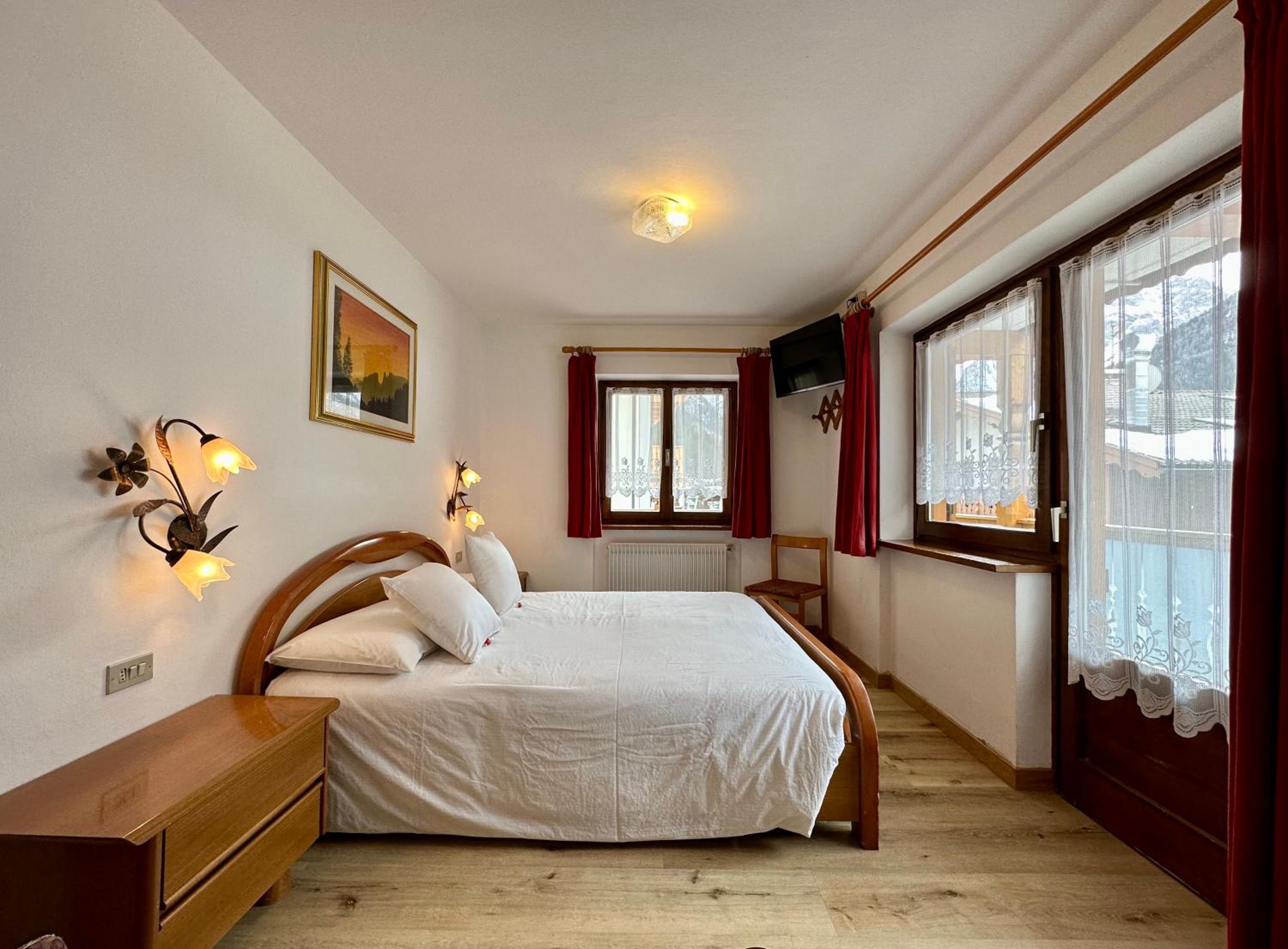 Quadruple Superior Room with Balcony and Mountain View