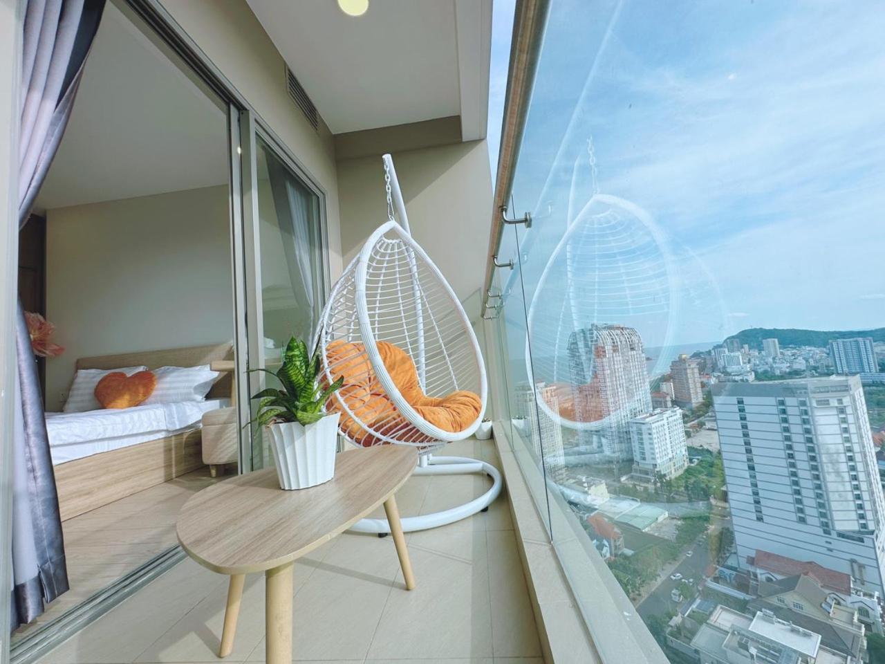 Two-Bedroom Apartment with View - Photo 5