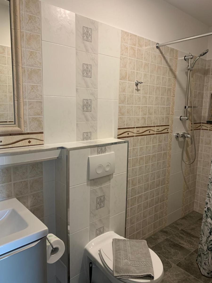 Quadruple Room with Private Bathroom photo 1